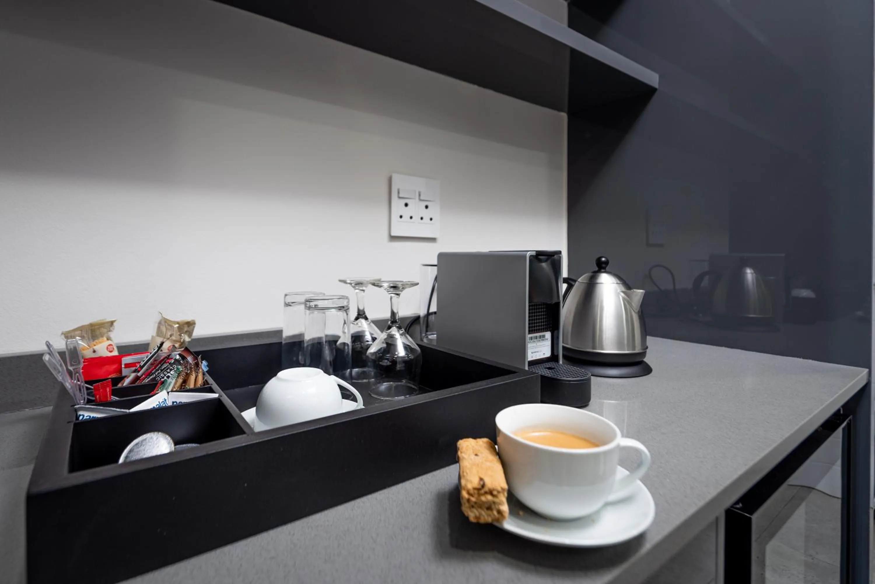 Coffee/tea facilities in Reserved Suites Illovo