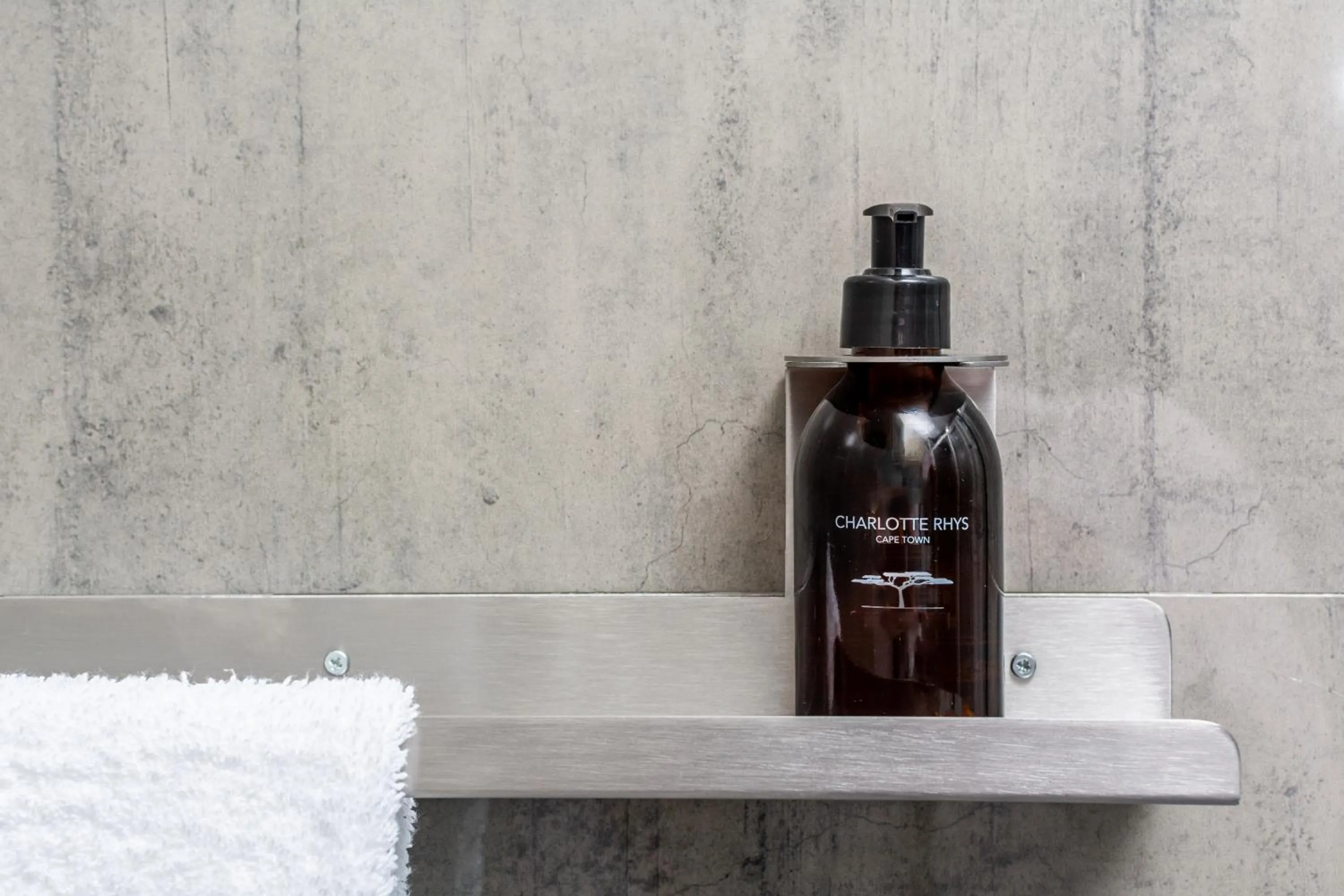 Bathroom in Reserved Suites Illovo