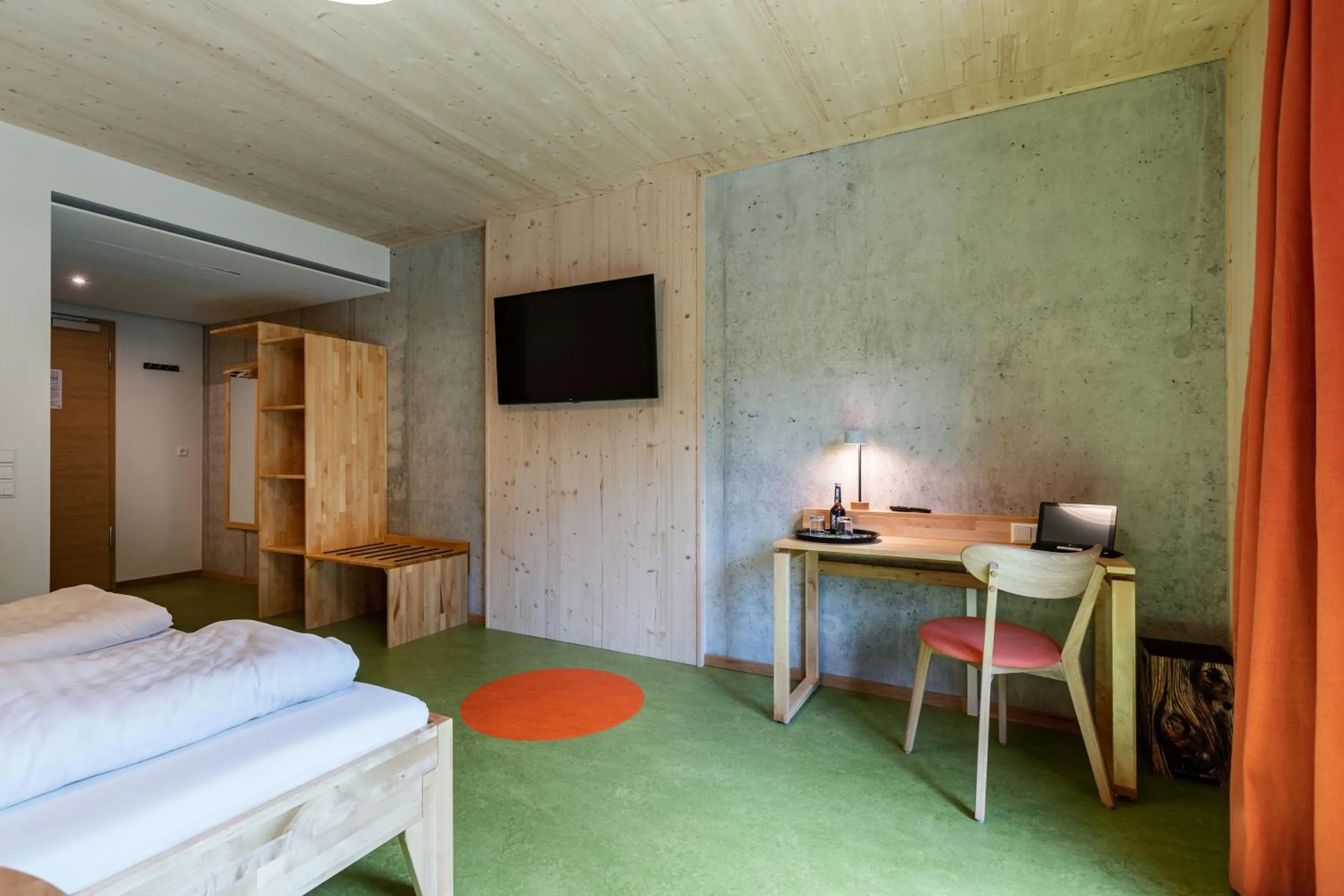 Staff, Bed in Hotel 11 Eulen