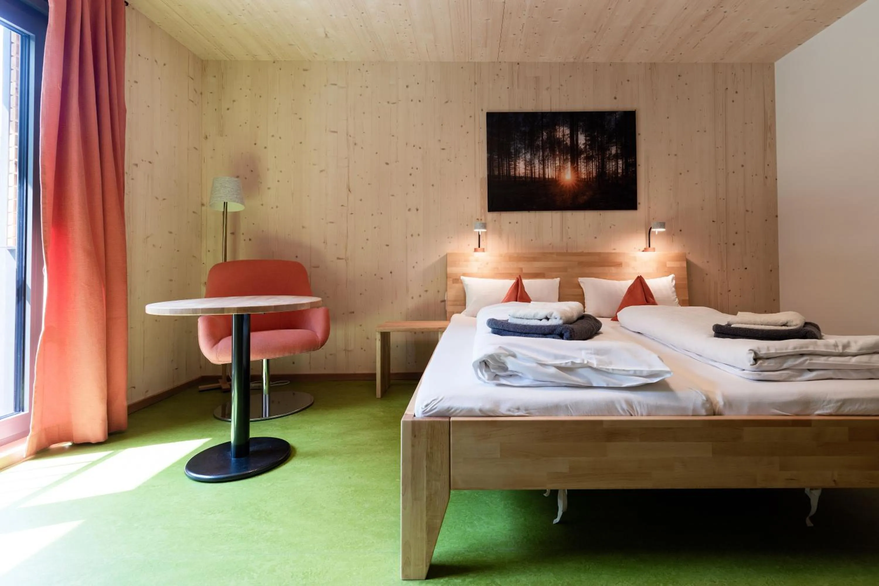 Staff, Bed in Hotel 11 Eulen