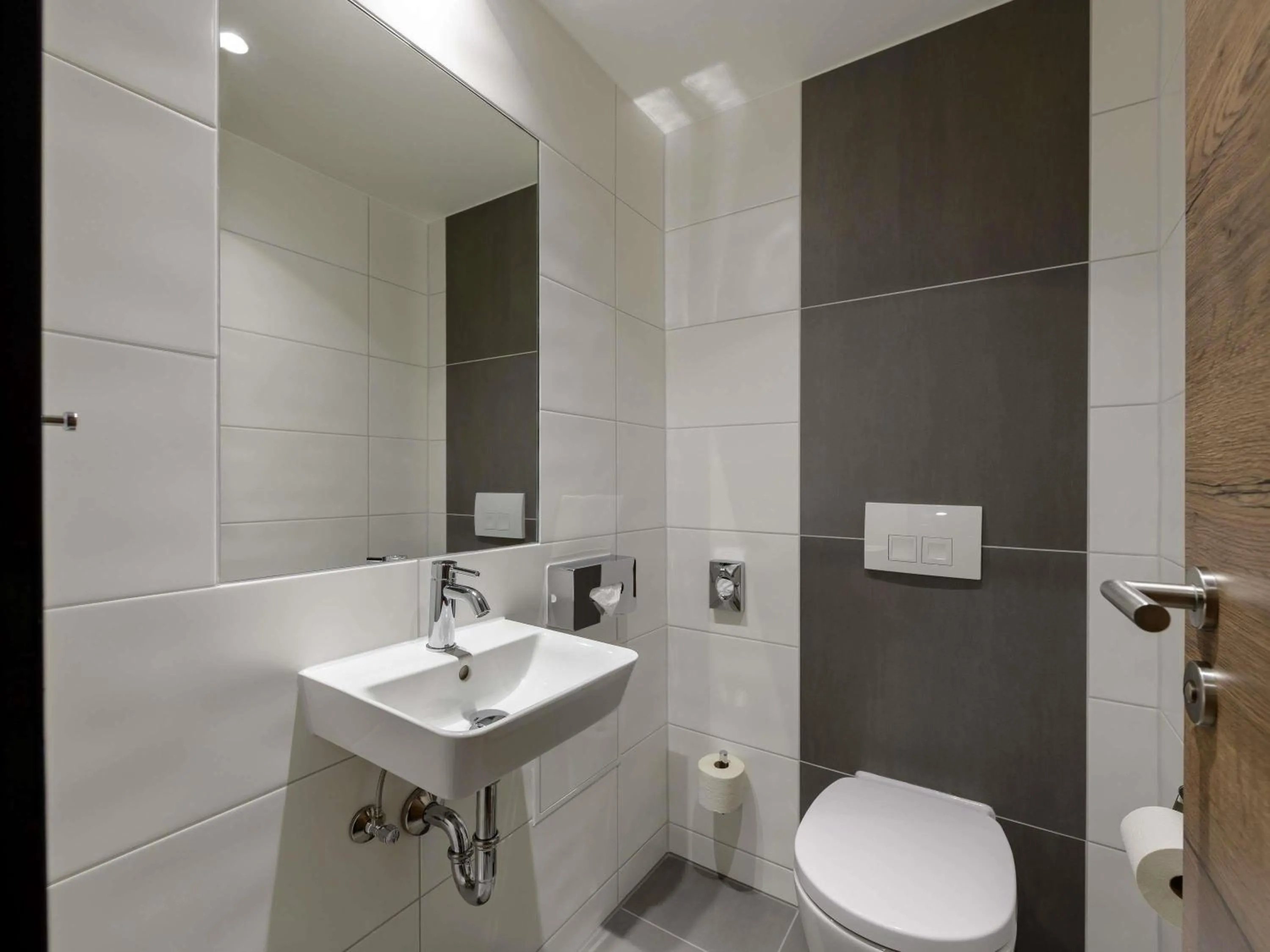 Bedroom in ibis Styles Coburg