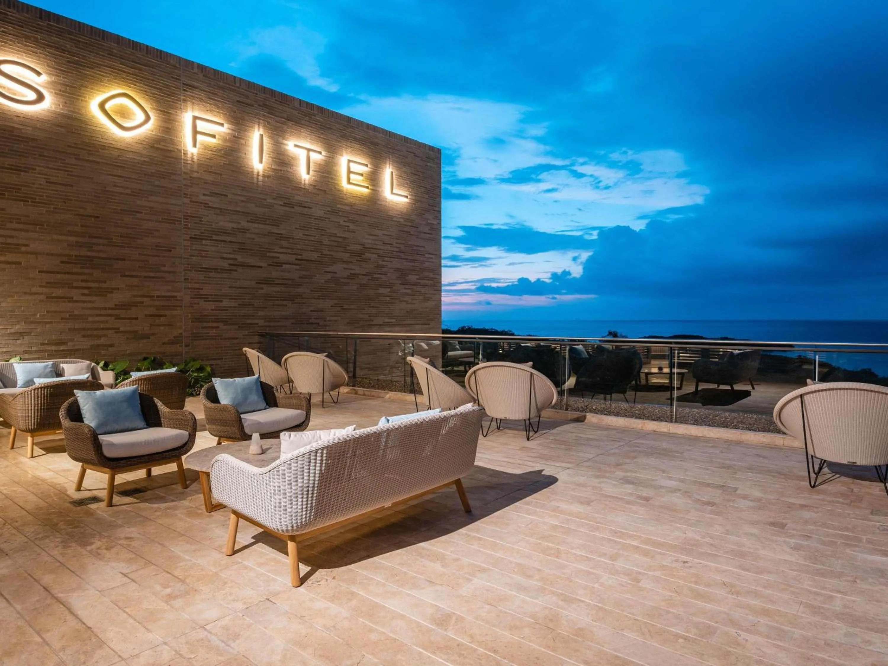 Lounge or bar in Sofitel Barú Cartagena