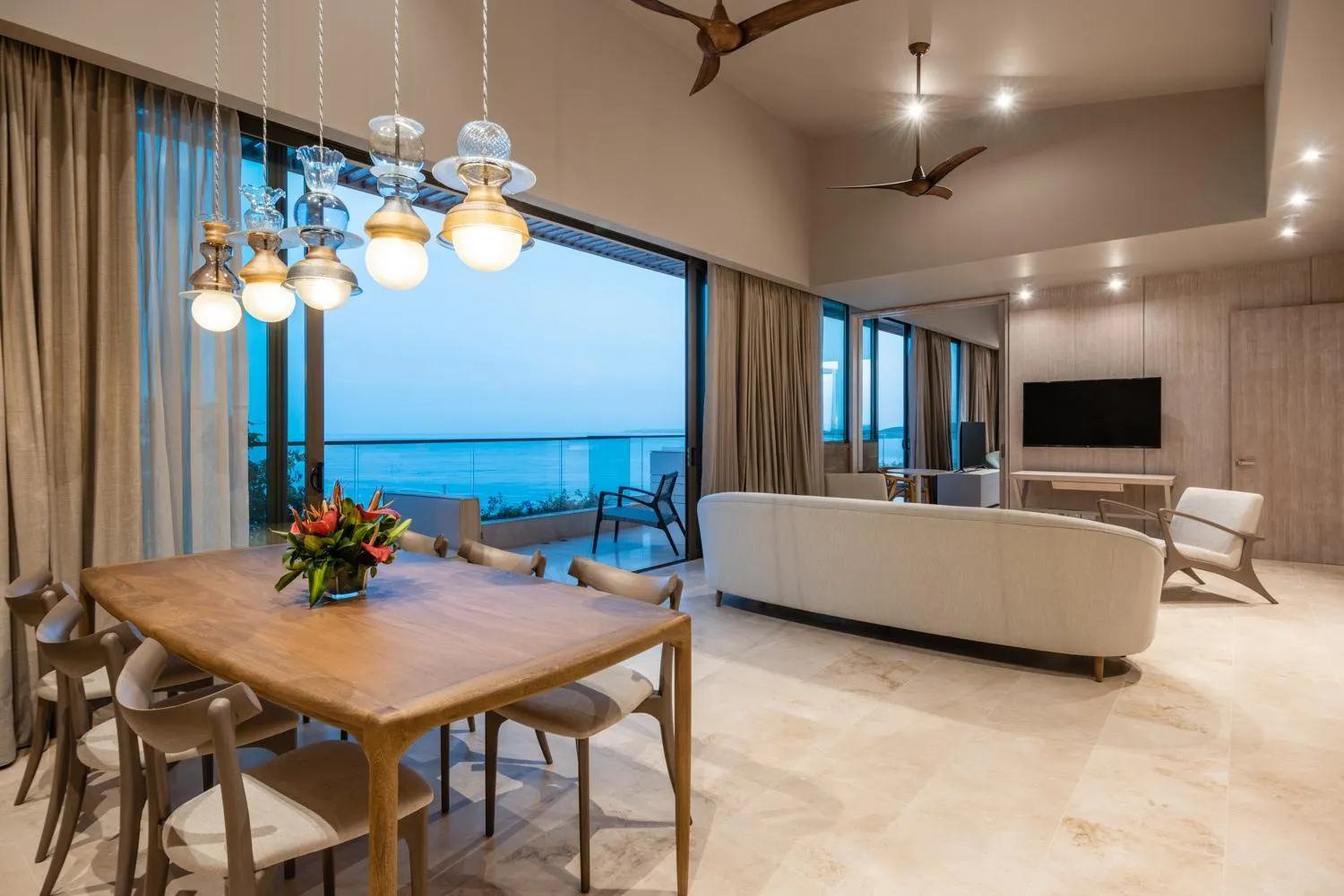 Communal lounge/ TV room in Sofitel Barú Cartagena