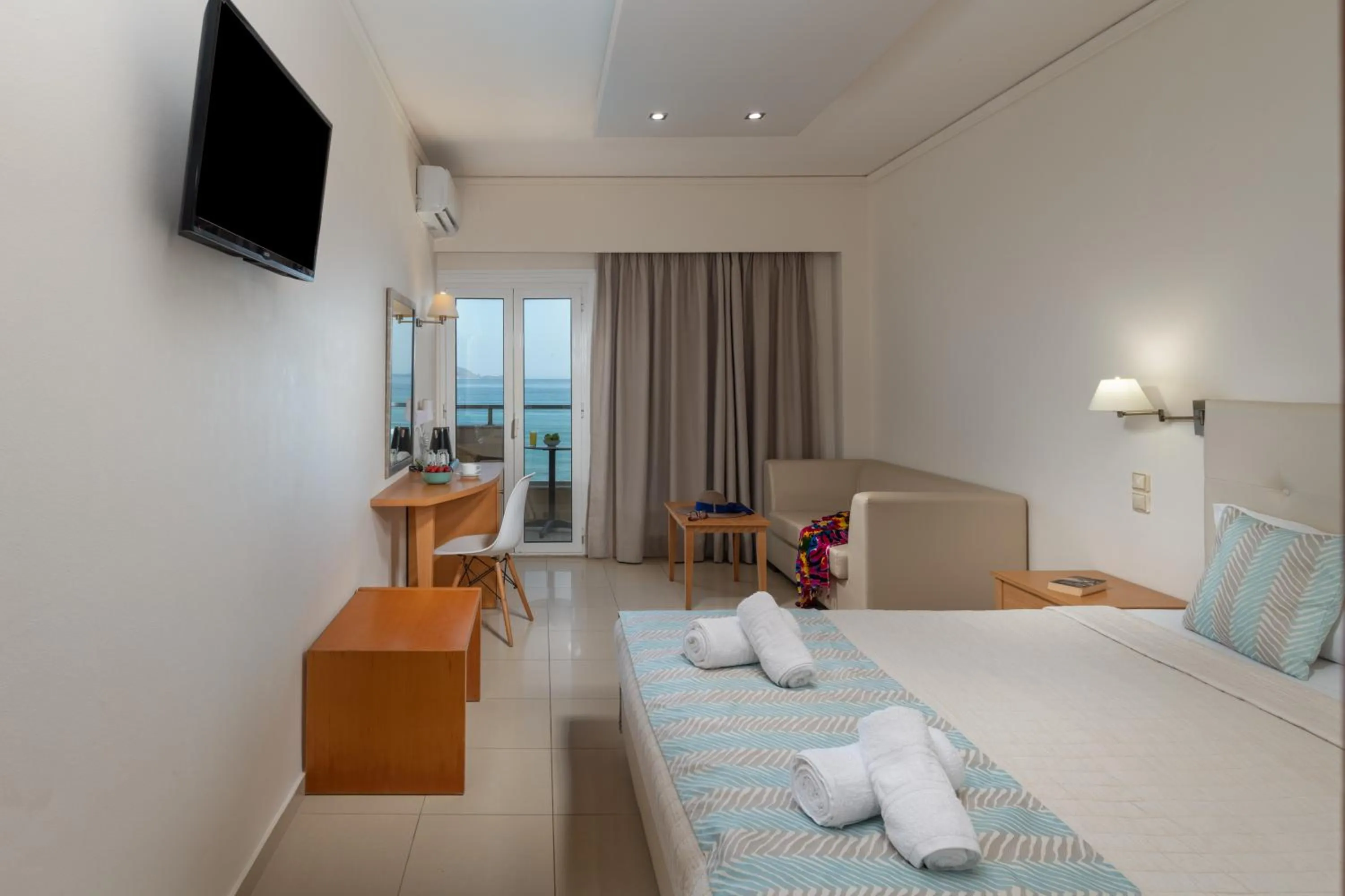 TV and multimedia, Bed in Themis Beach Hotel