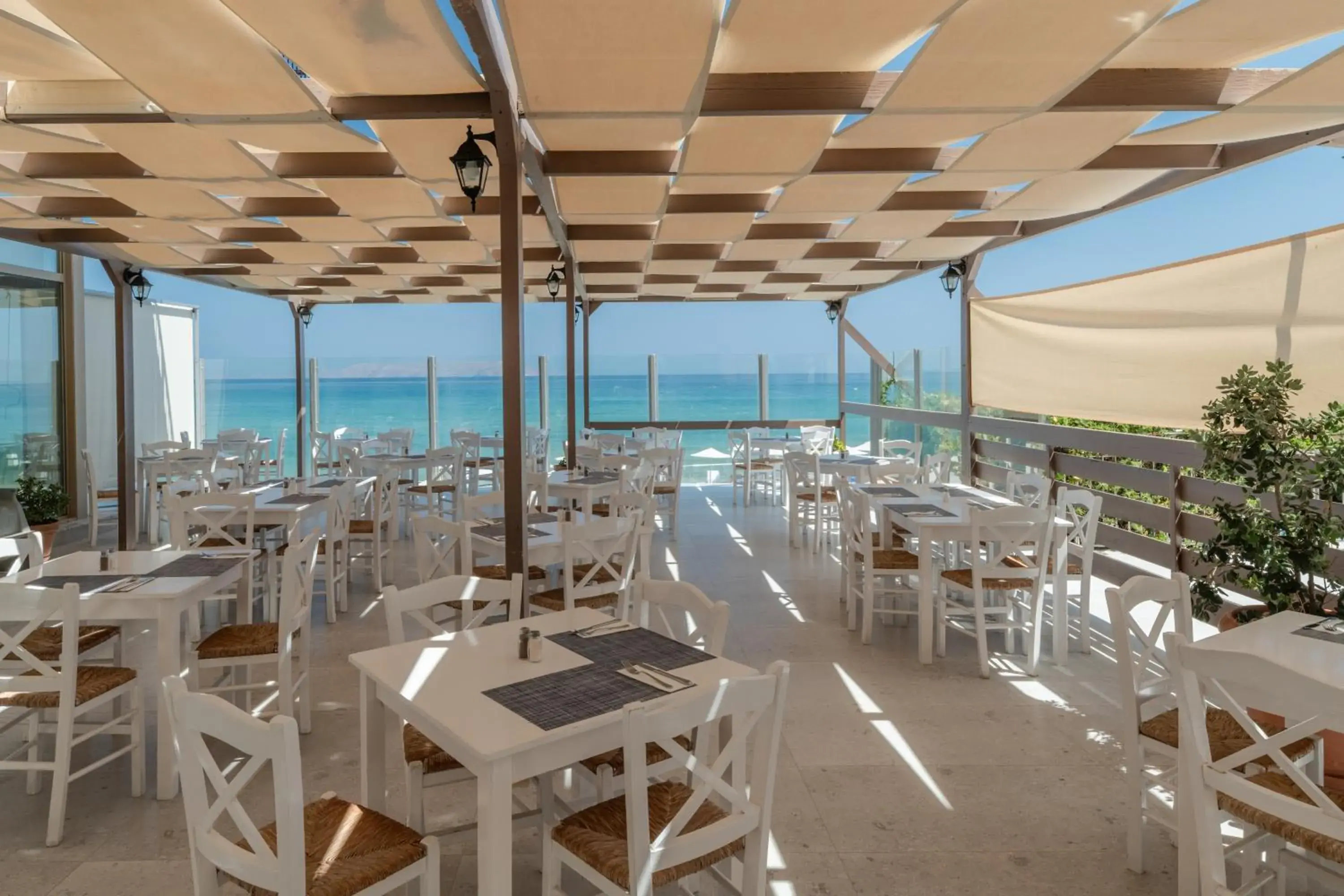 Restaurant/places to eat in Themis Beach Hotel Restaurant/places to eat in Themis Beach Hotel