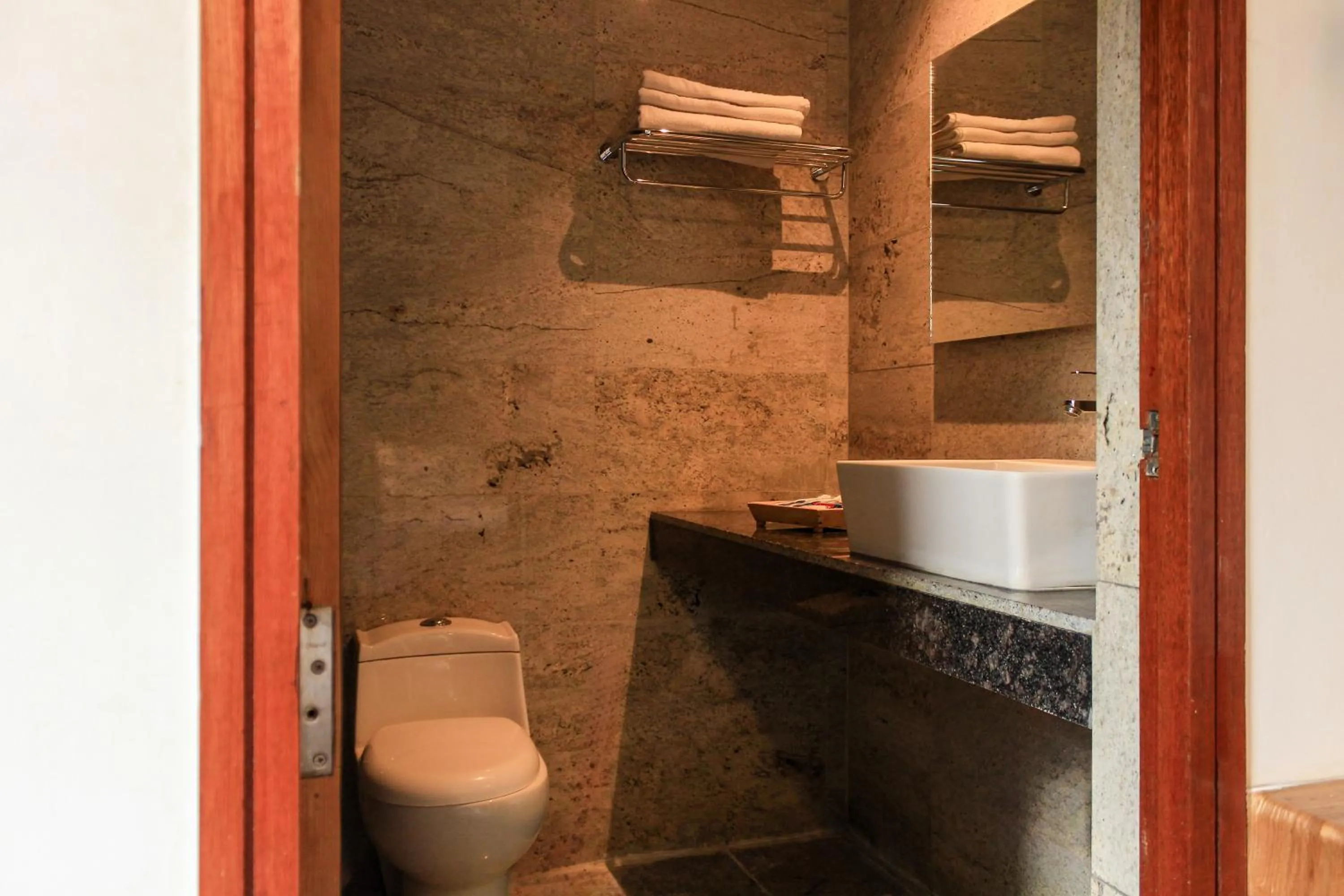 Shower in MERIDIAN HILL TOP YERCAUD