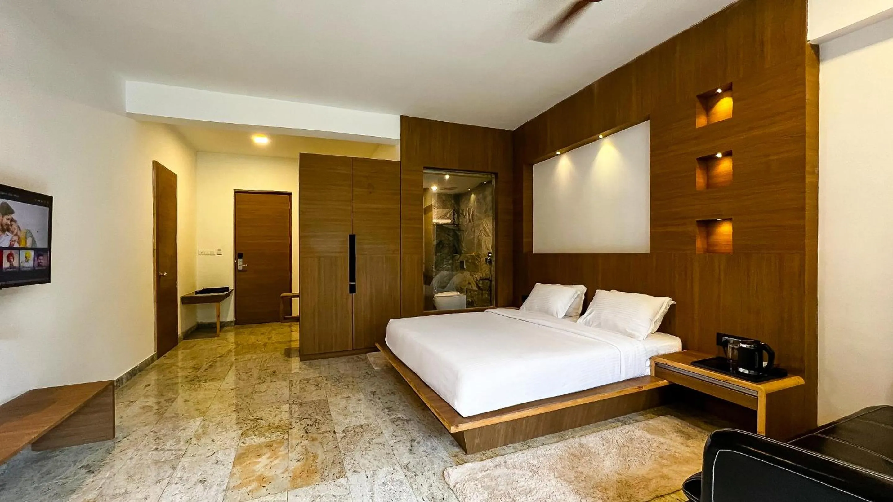 Bedroom, Bed in MERIDIAN HILL TOP YERCAUD