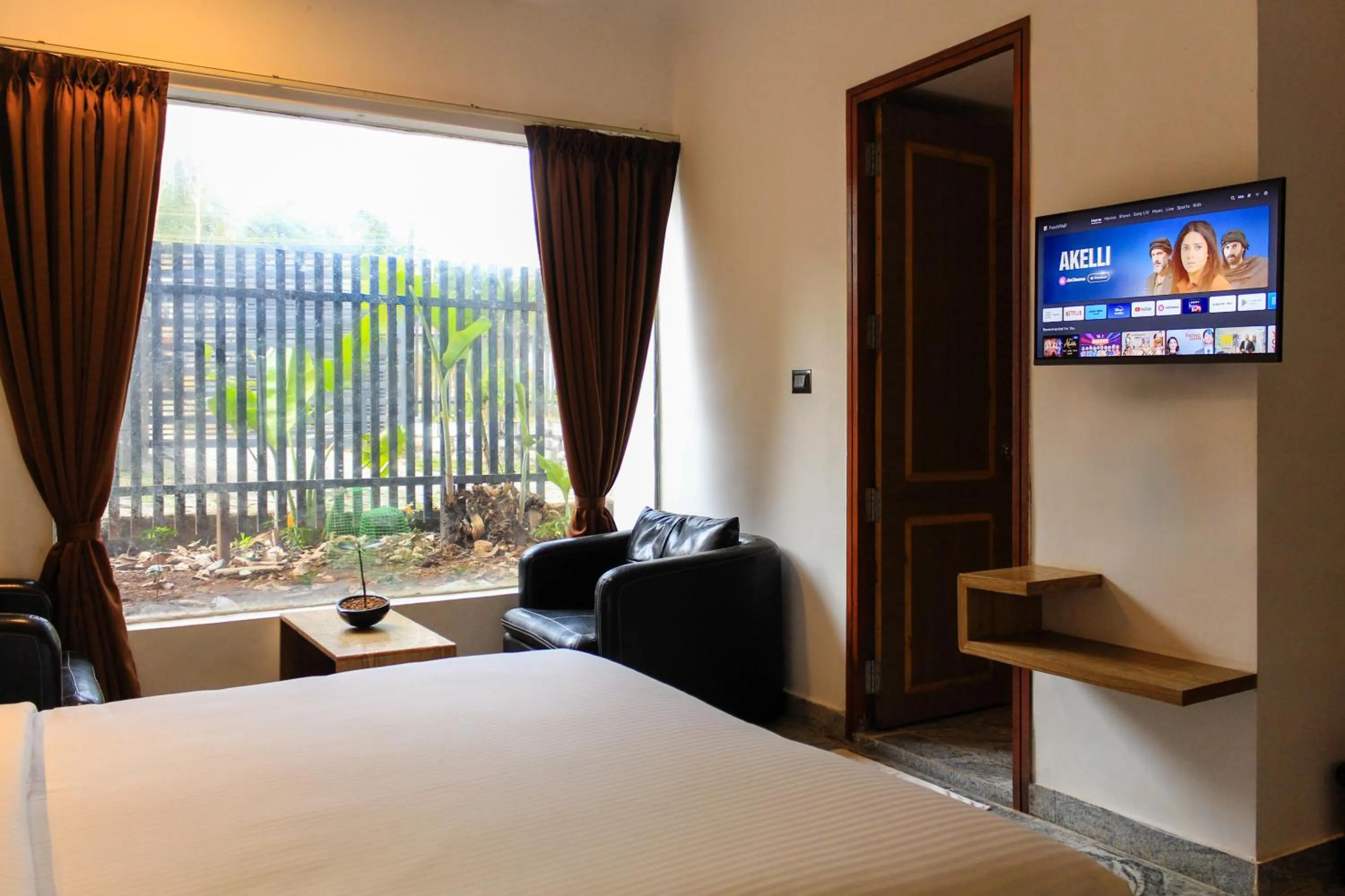 View (from property/room), Bed in MERIDIAN HILL TOP YERCAUD