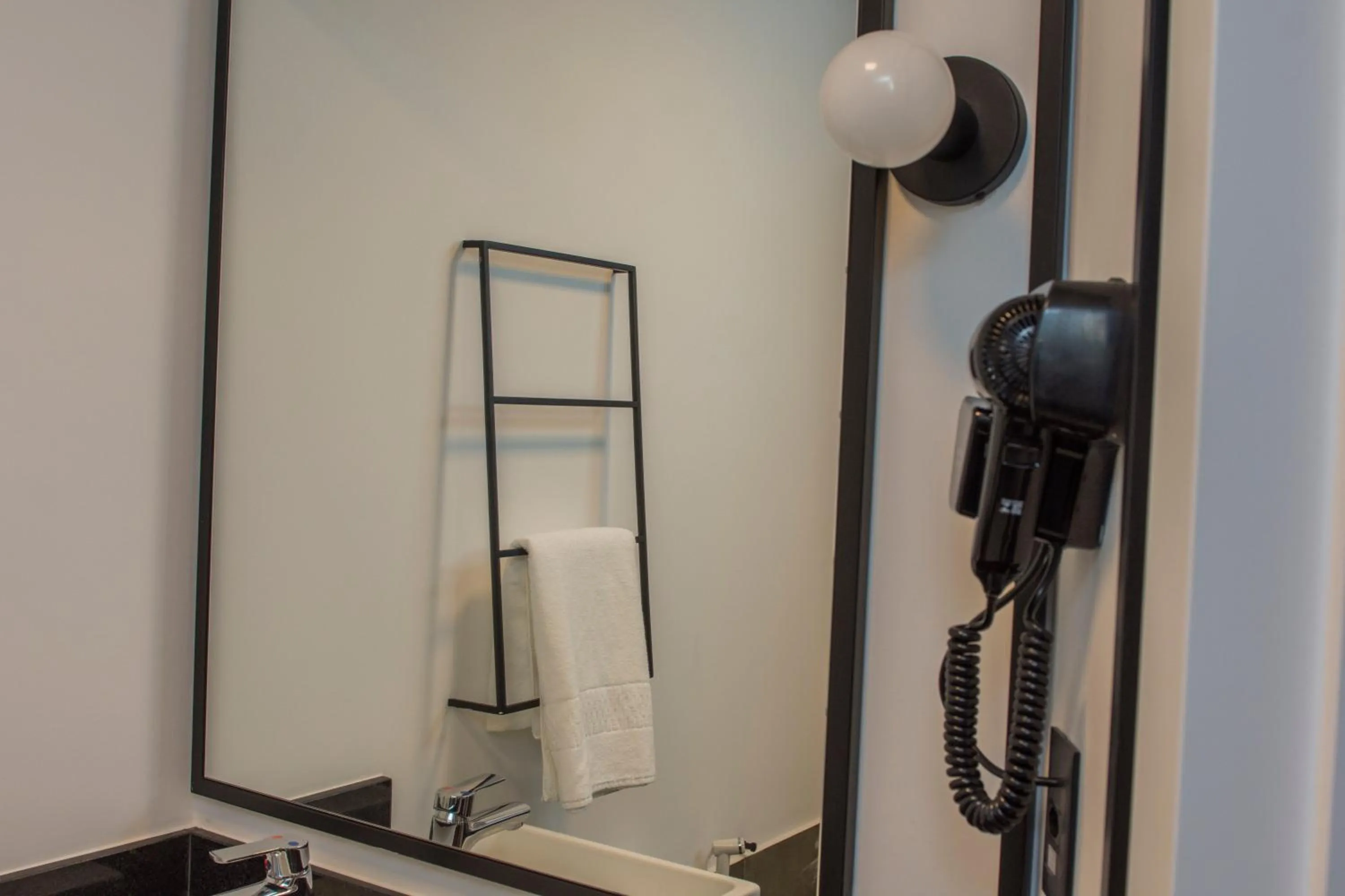 Bathroom in ibis Nova Serrana