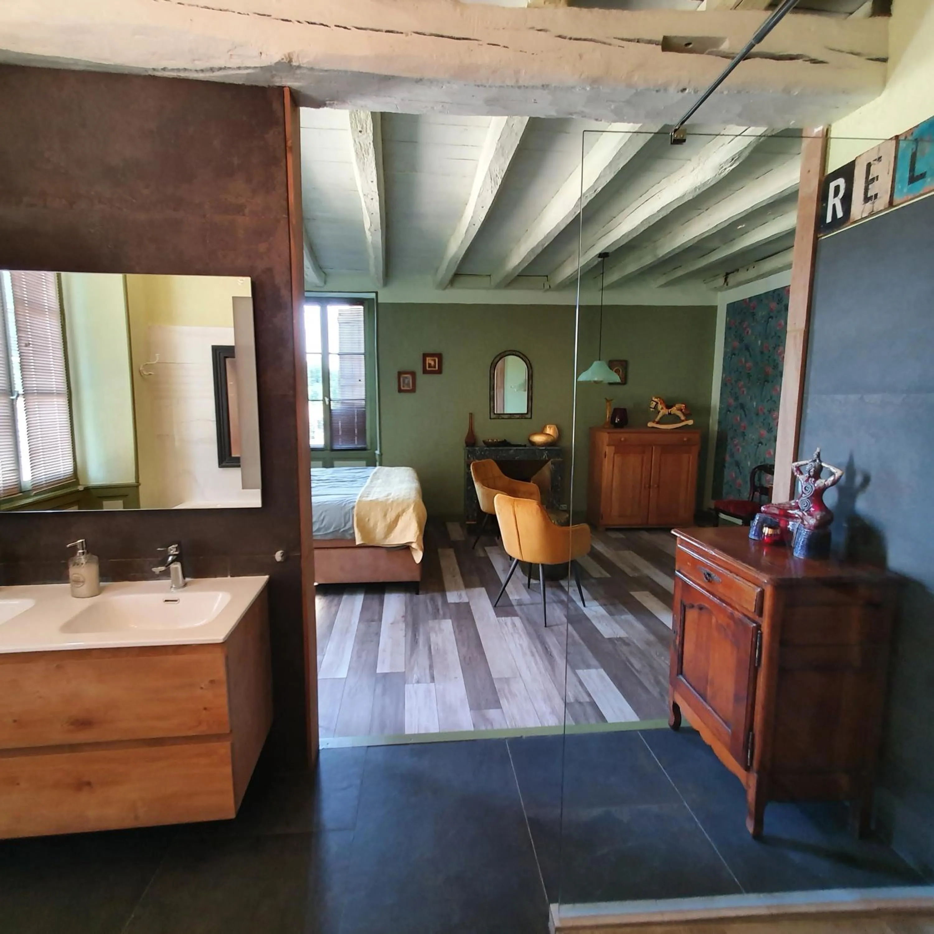 Photo of the whole room in Maison Fossemagne