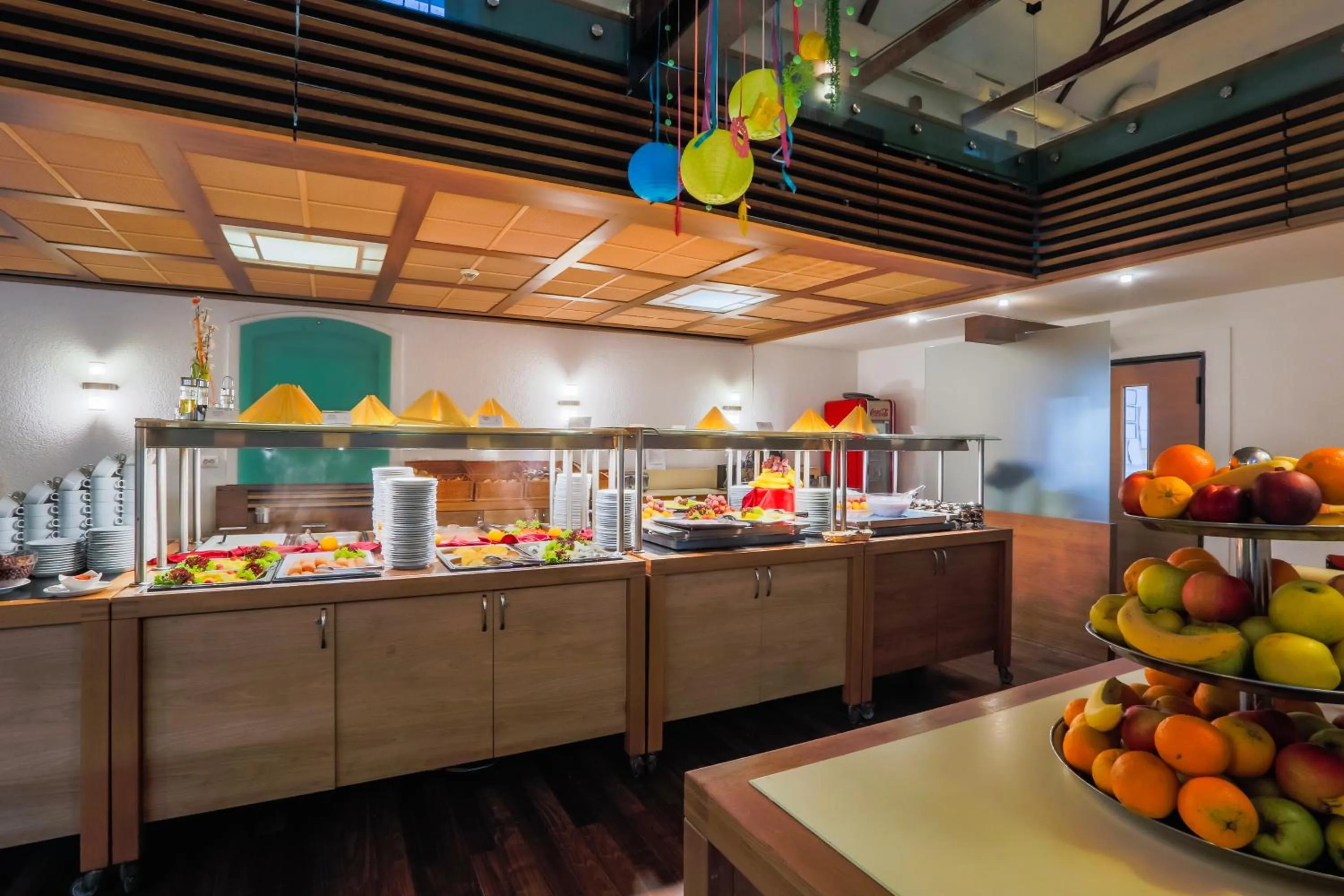 Restaurant/places to eat in CE Plaza Hotel