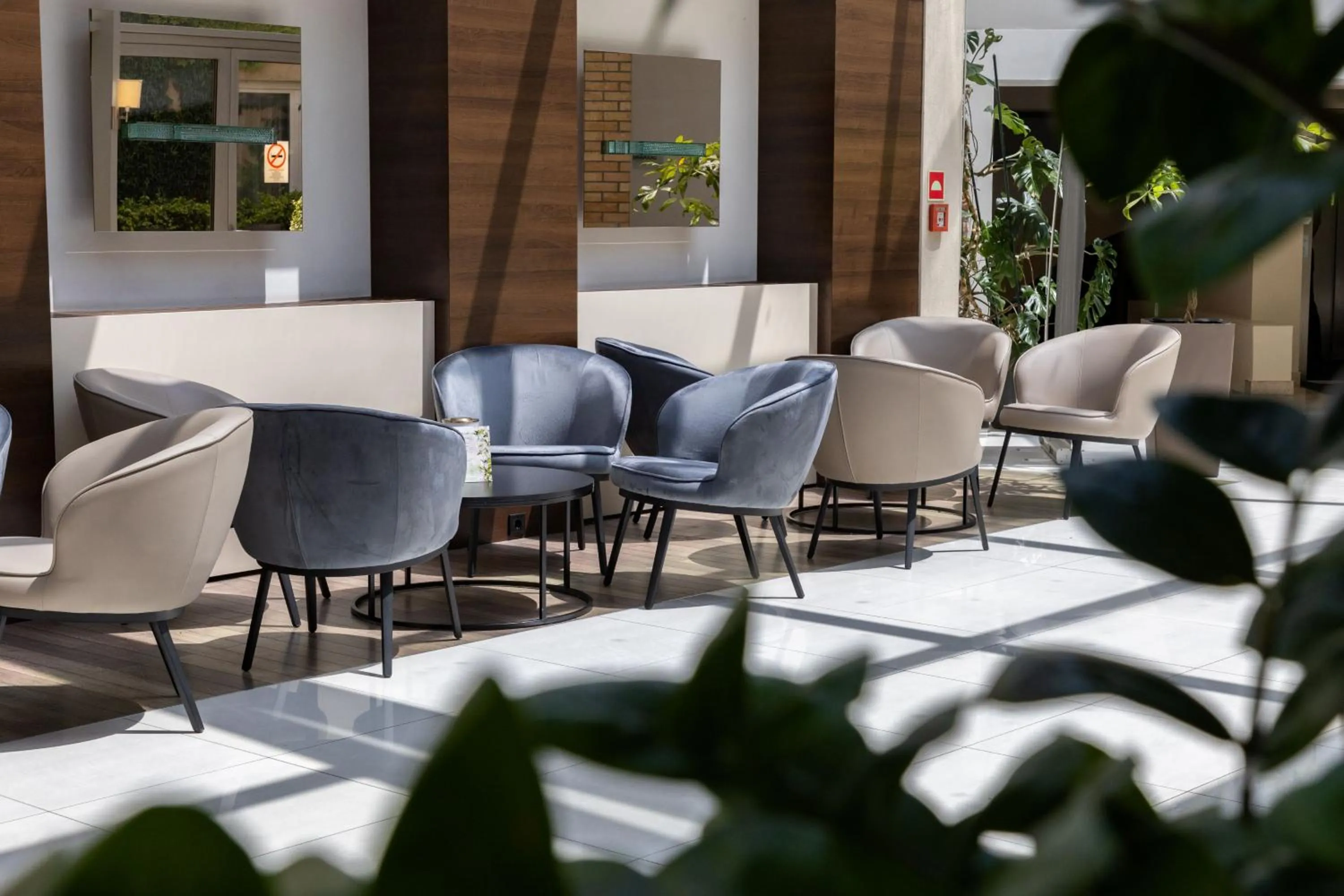 Living room in CE Plaza Hotel