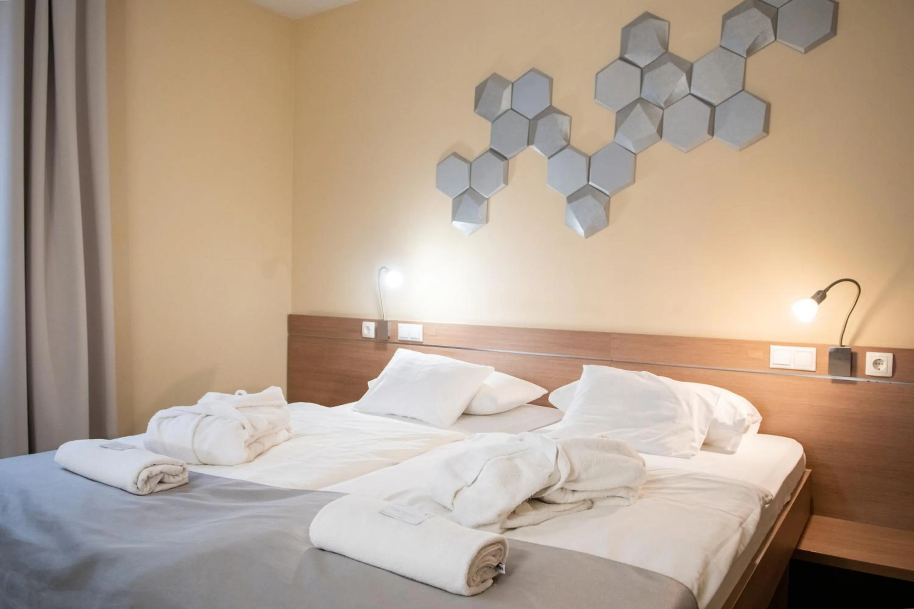 Bed in CE Plaza Hotel