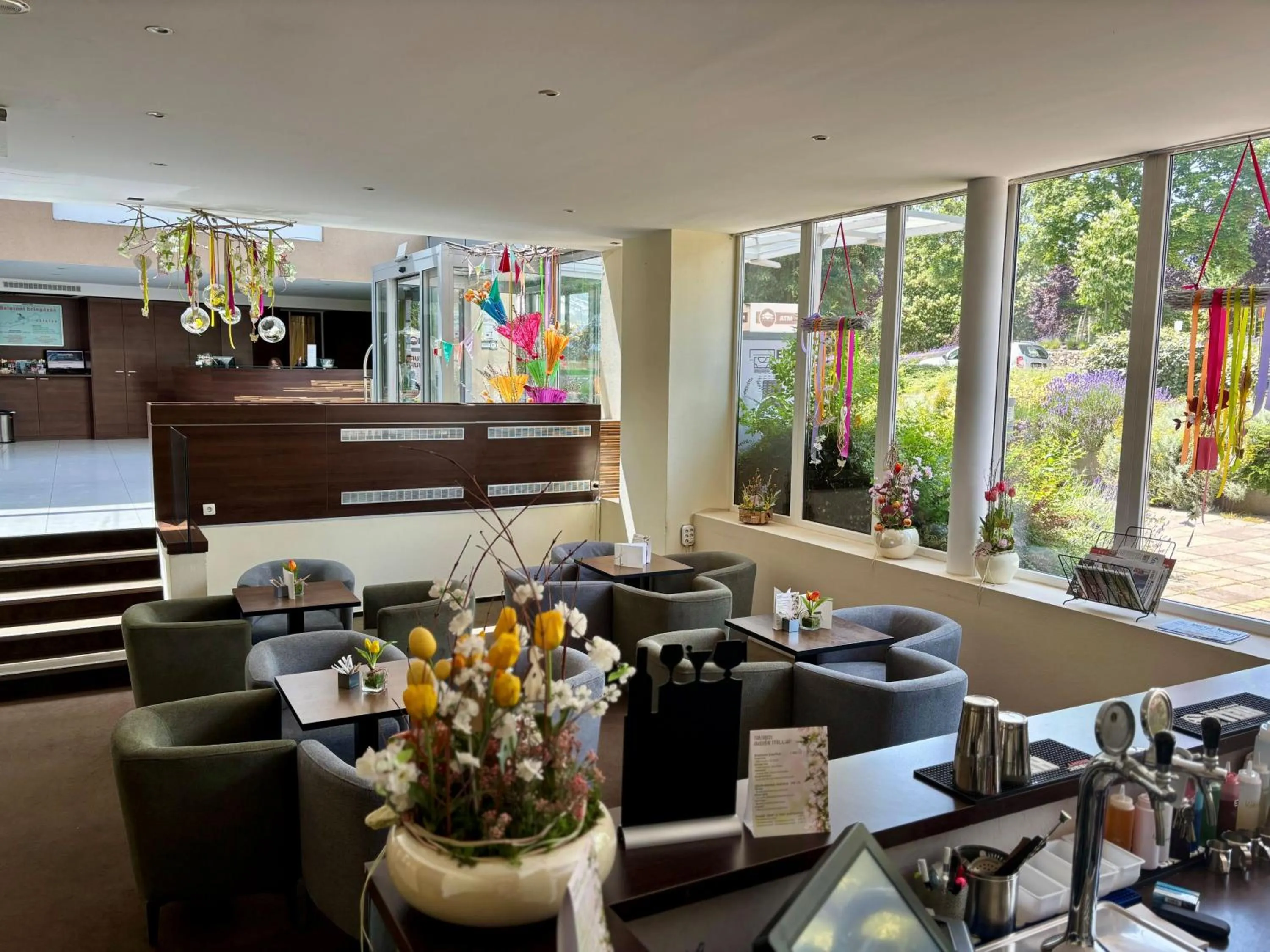 Restaurant/places to eat in CE Plaza Hotel