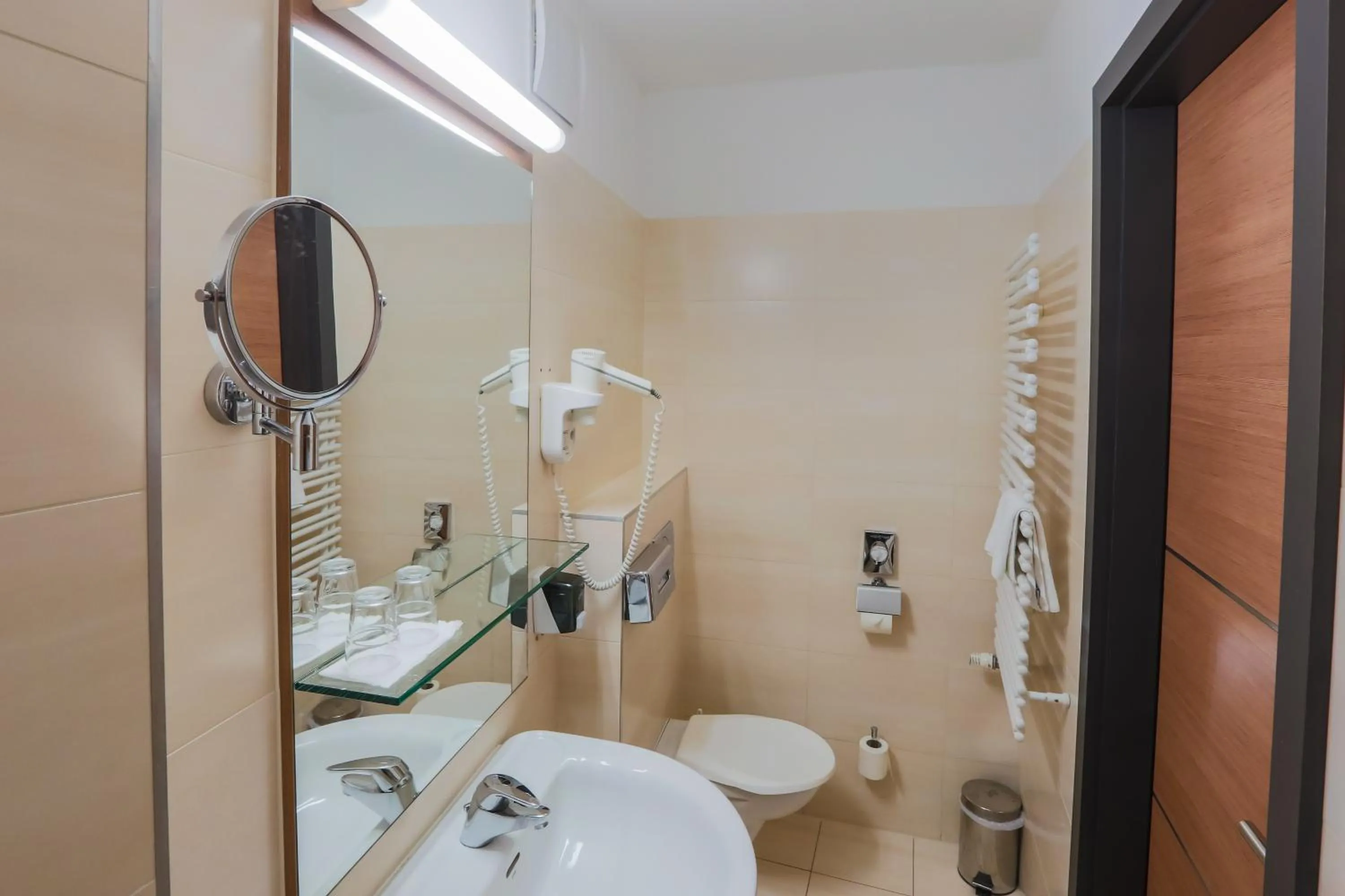 Shower in CE Plaza Hotel