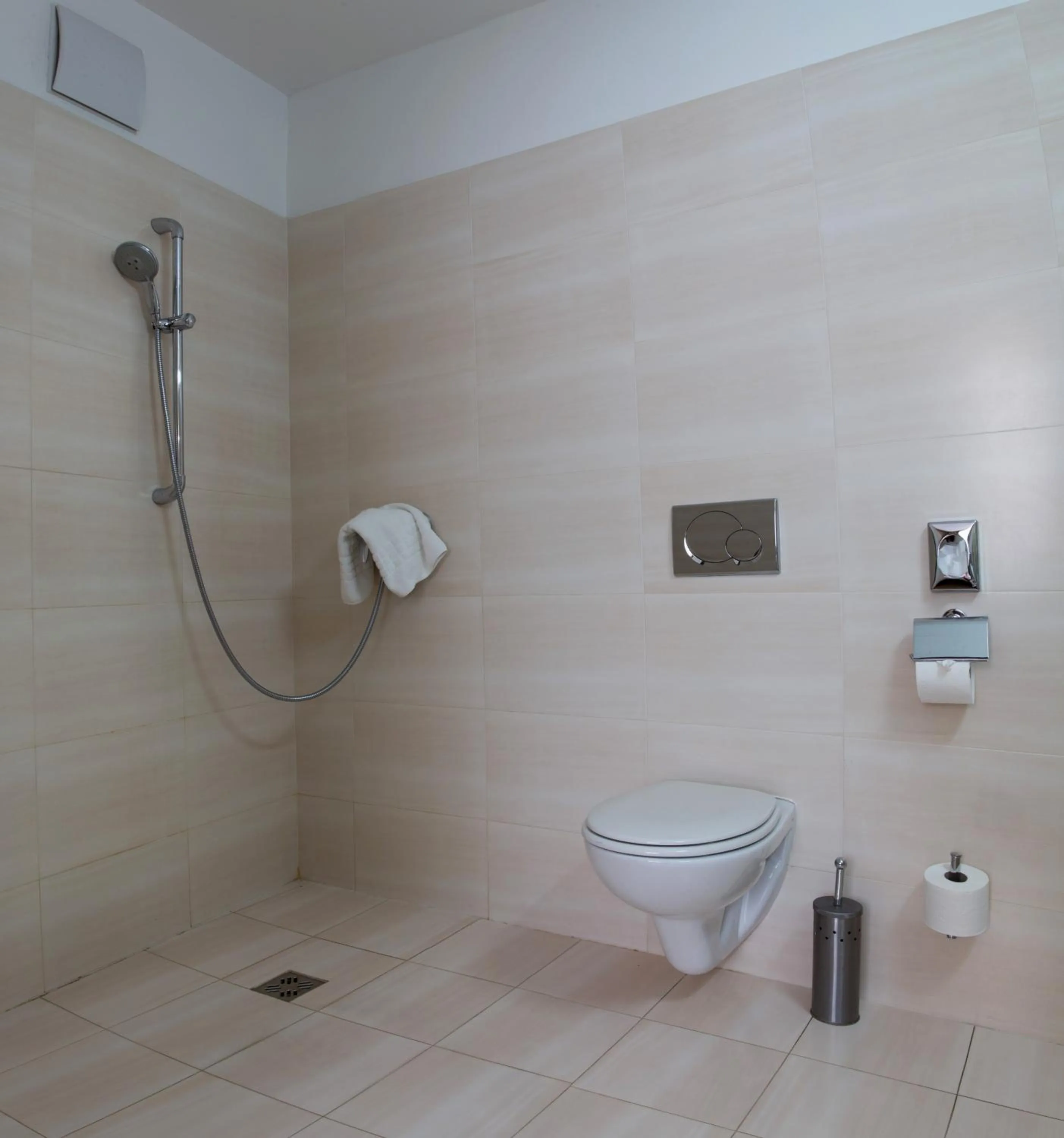 Shower in CE Plaza Hotel