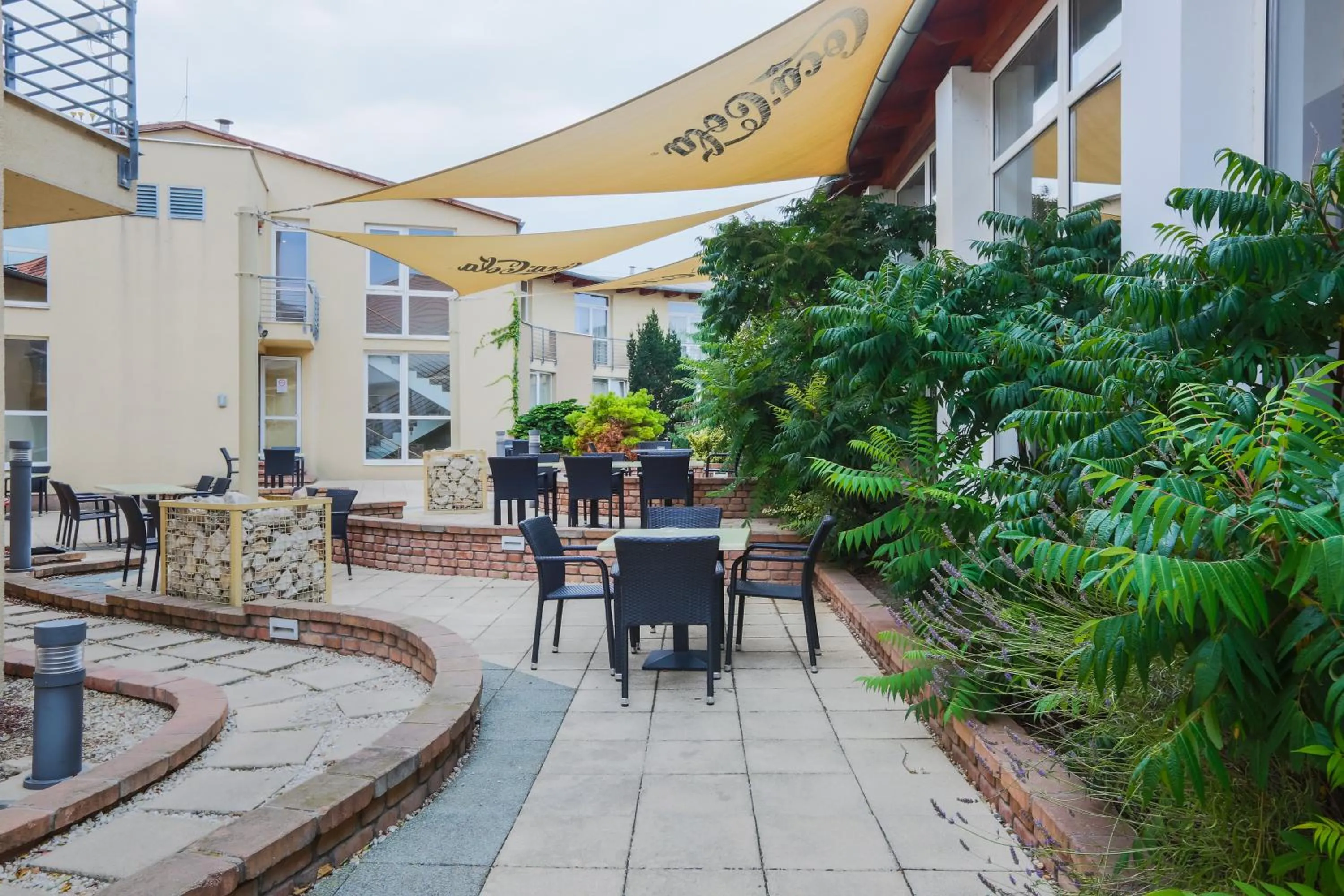 Patio in CE Plaza Hotel