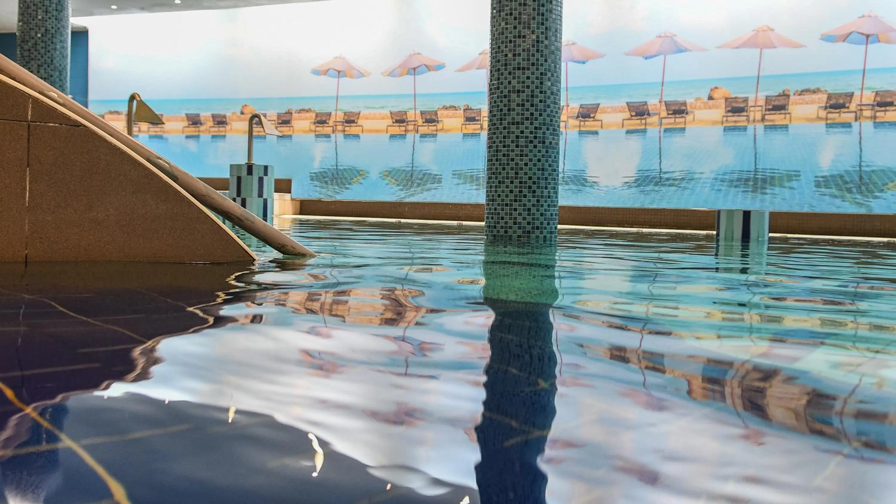 Swimming pool in CE Plaza Hotel