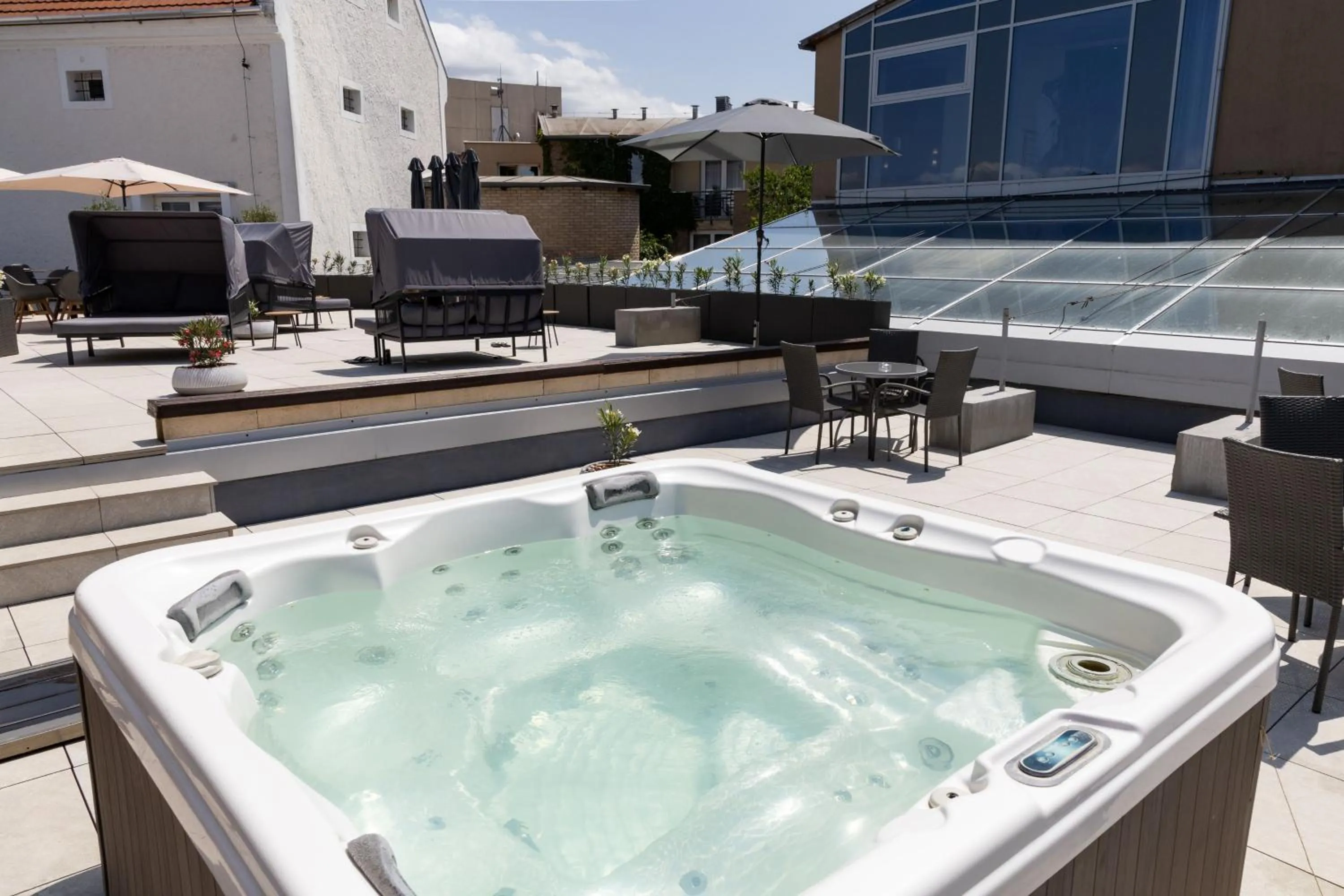 Hot Tub in CE Plaza Hotel