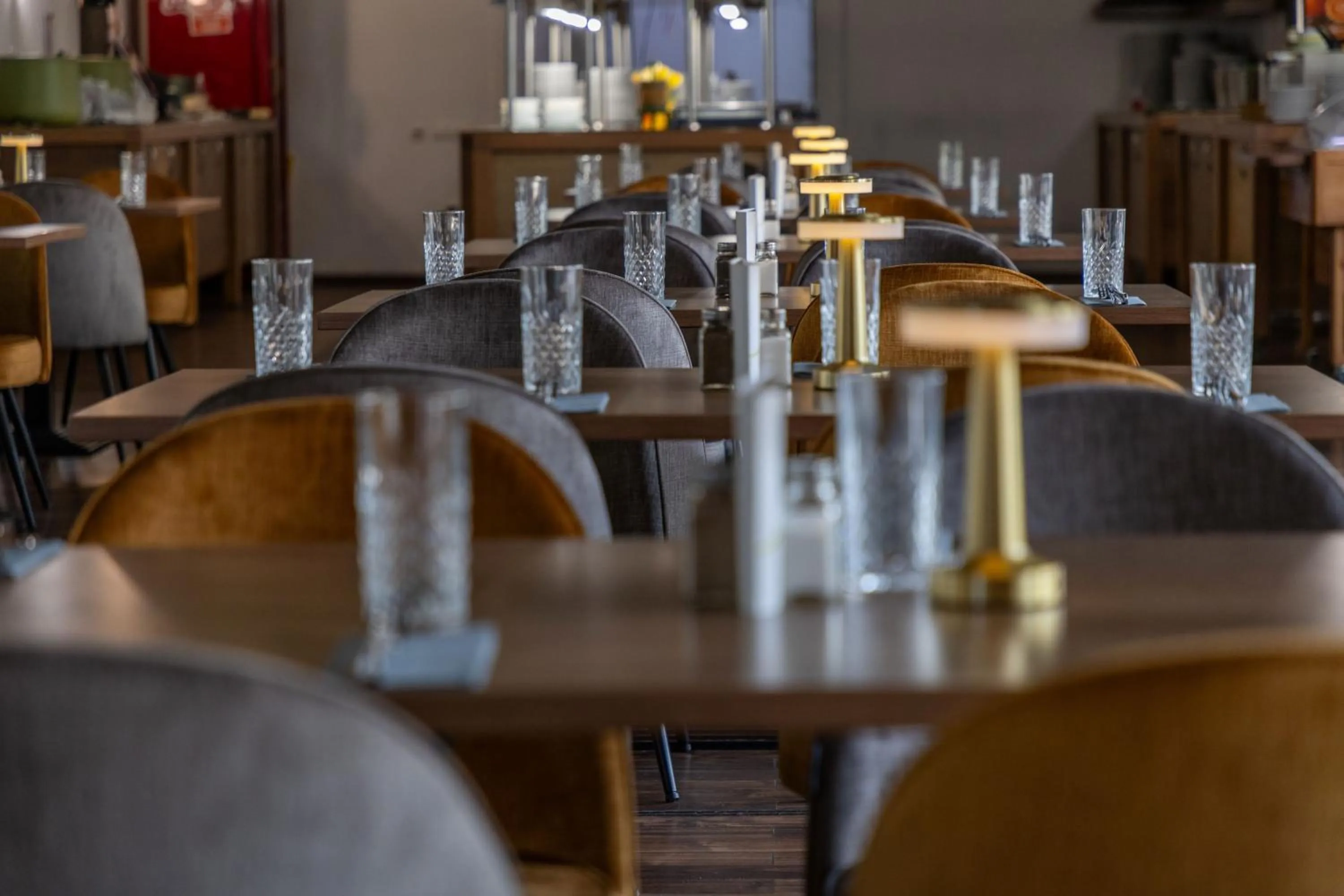 Restaurant/places to eat in CE Plaza Hotel