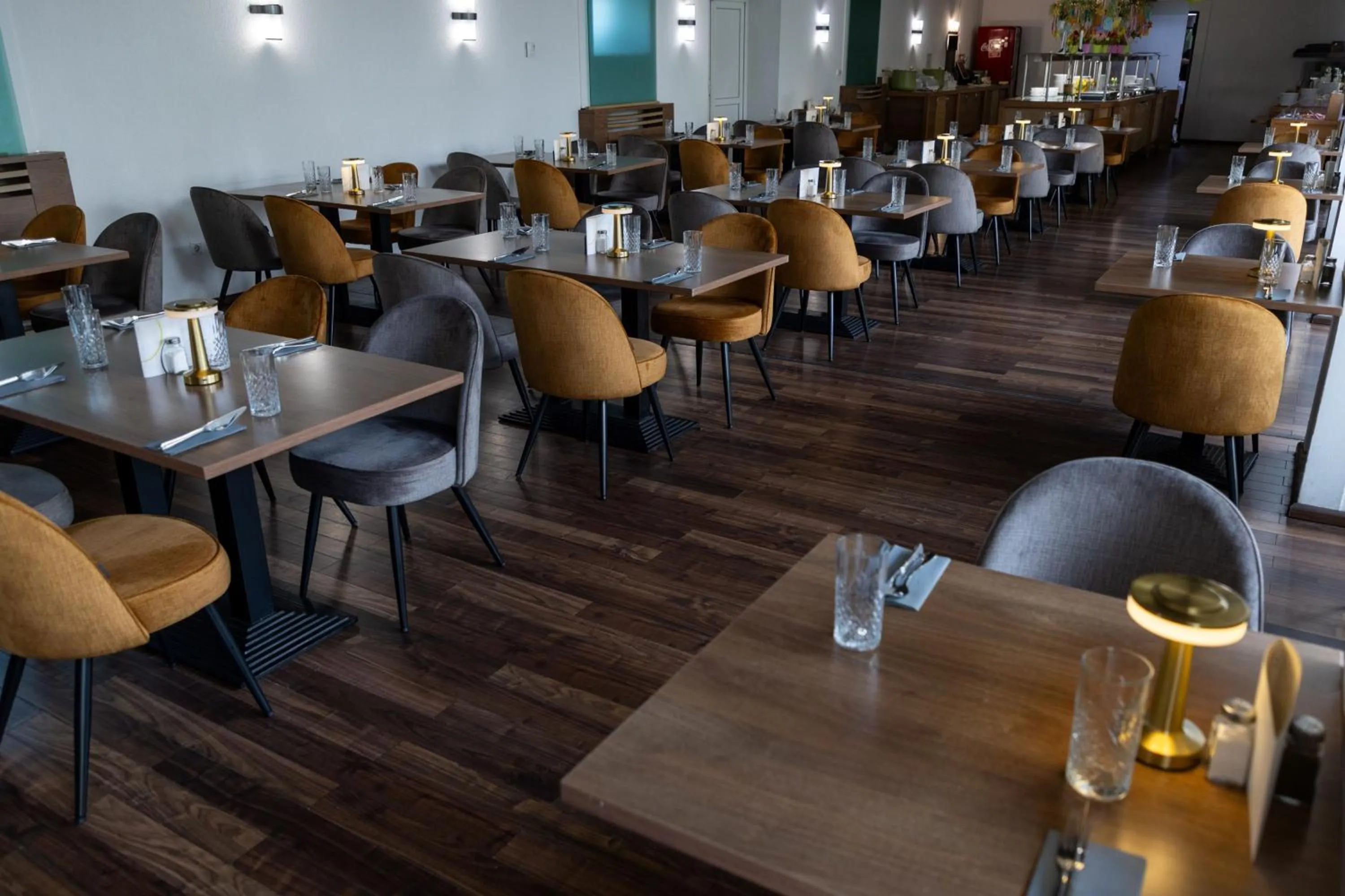 Restaurant/places to eat in CE Plaza Hotel