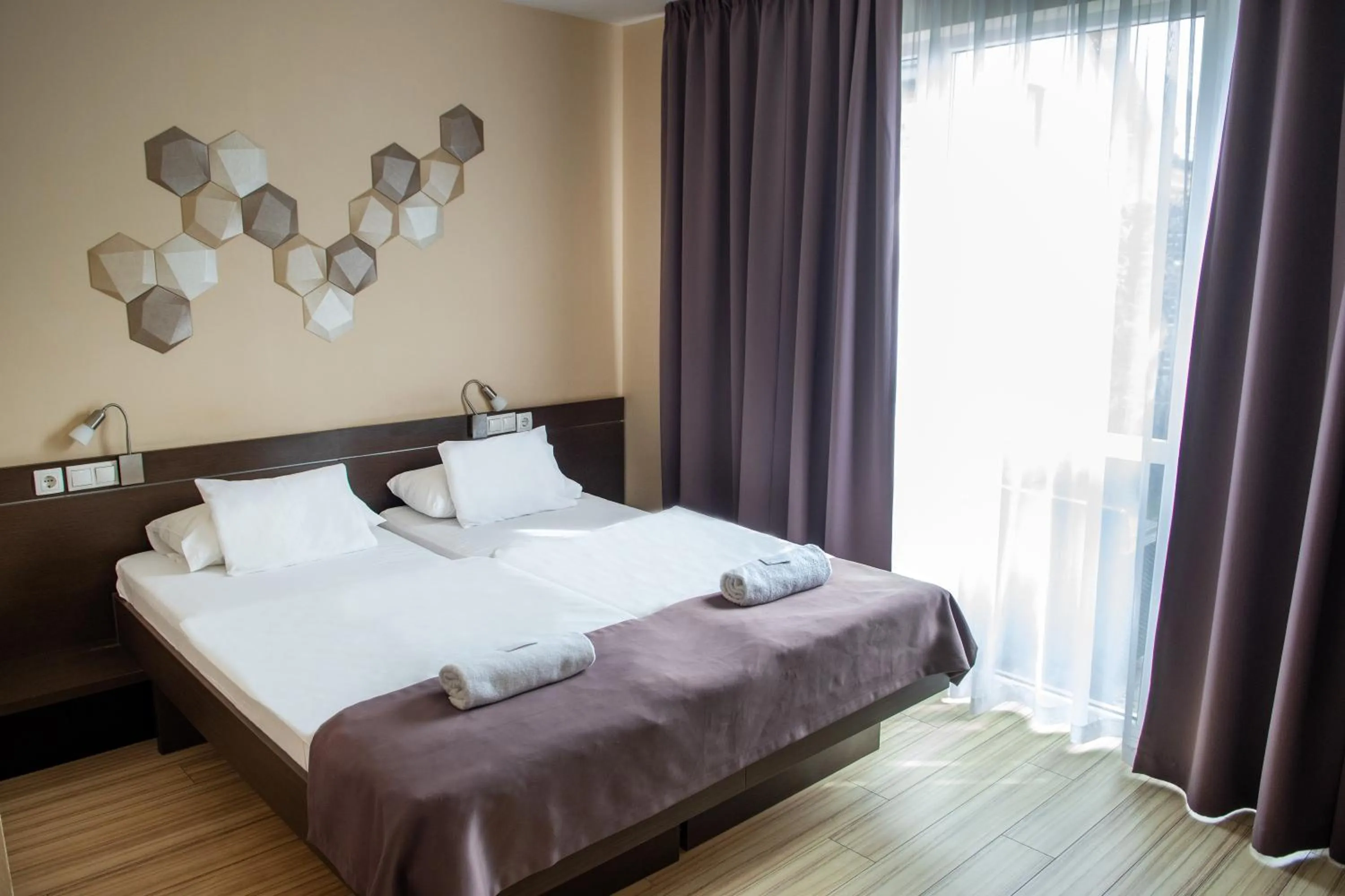 Bedroom, Bed in CE Plaza Hotel