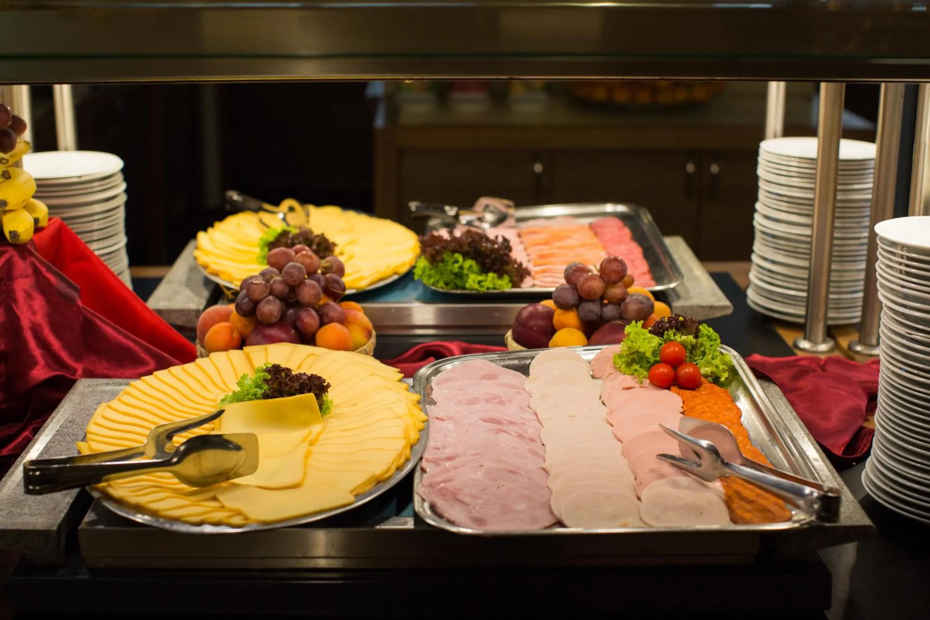 Restaurant/places to eat in CE Plaza Hotel