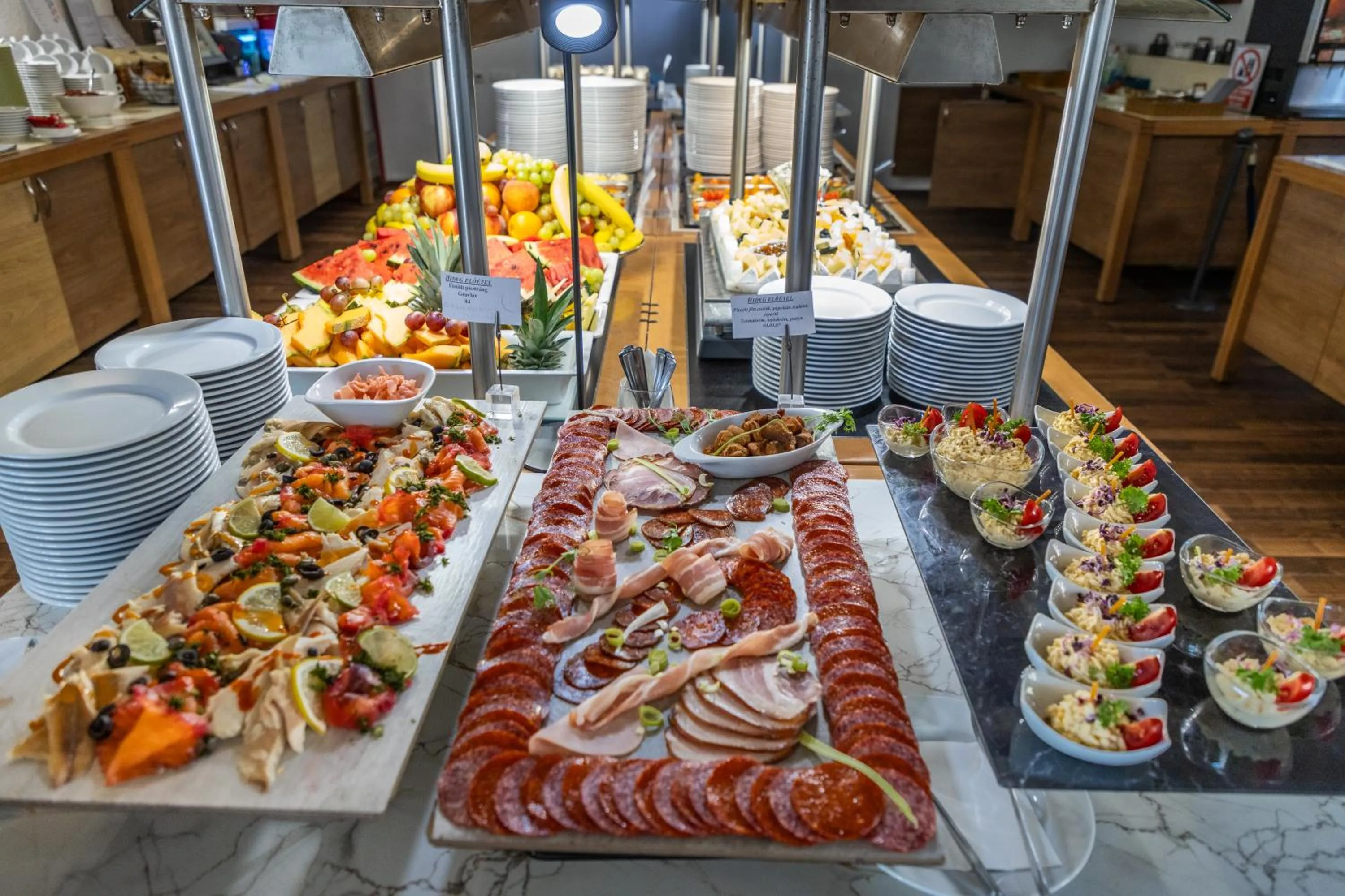 Restaurant/places to eat in CE Plaza Hotel