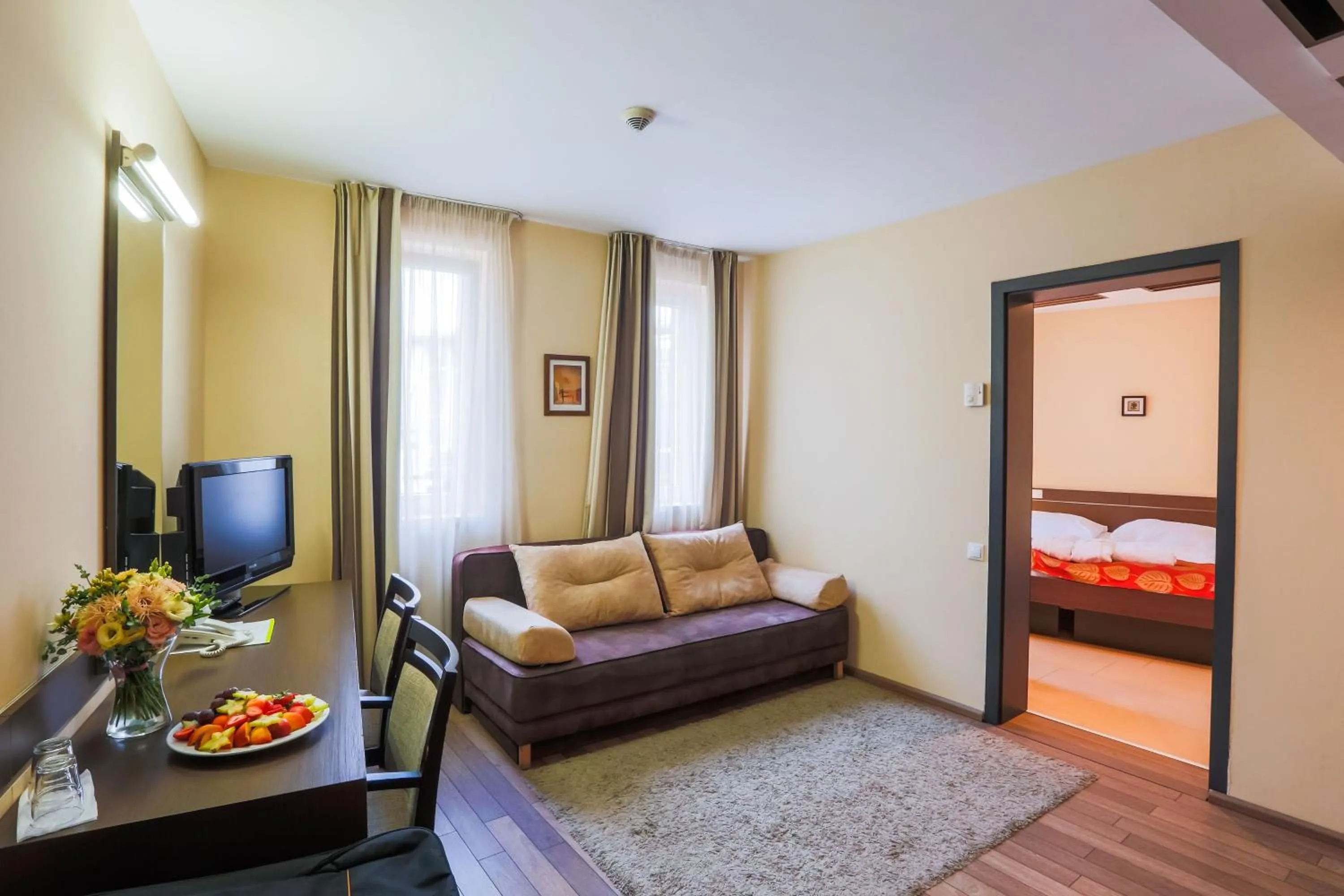 Property building, Bed in CE Plaza Hotel