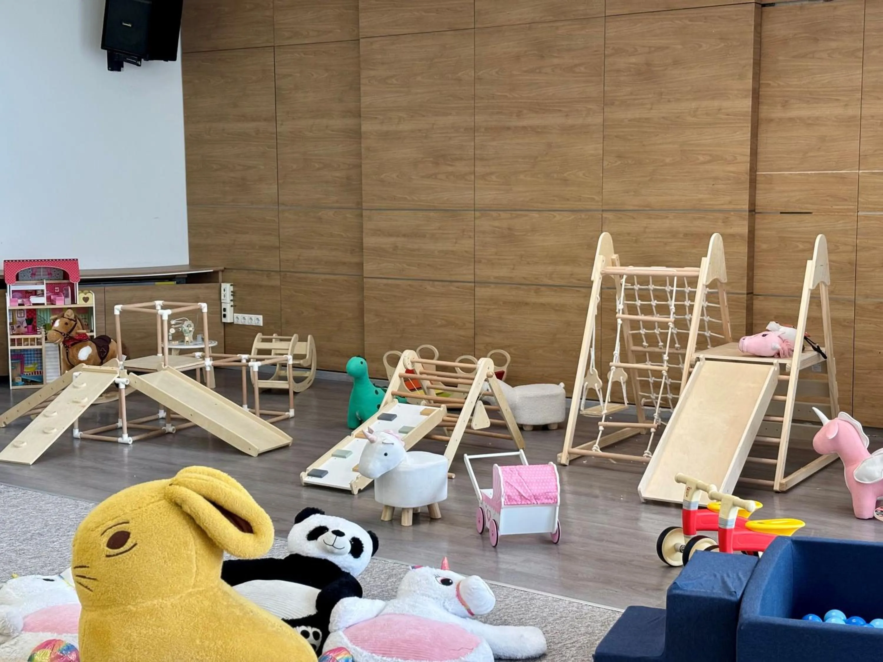 Game Room in CE Plaza Hotel