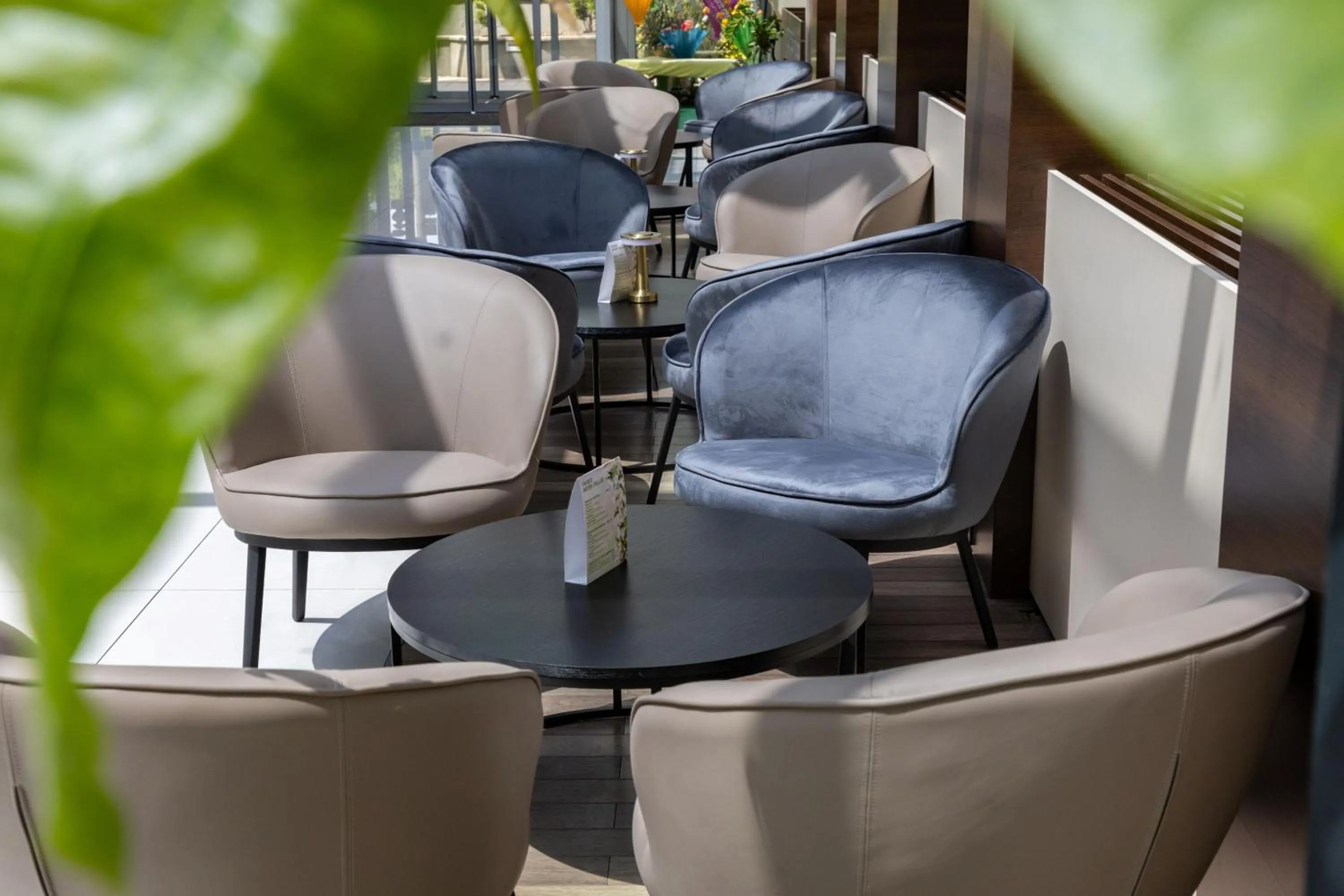 Living room in CE Plaza Hotel