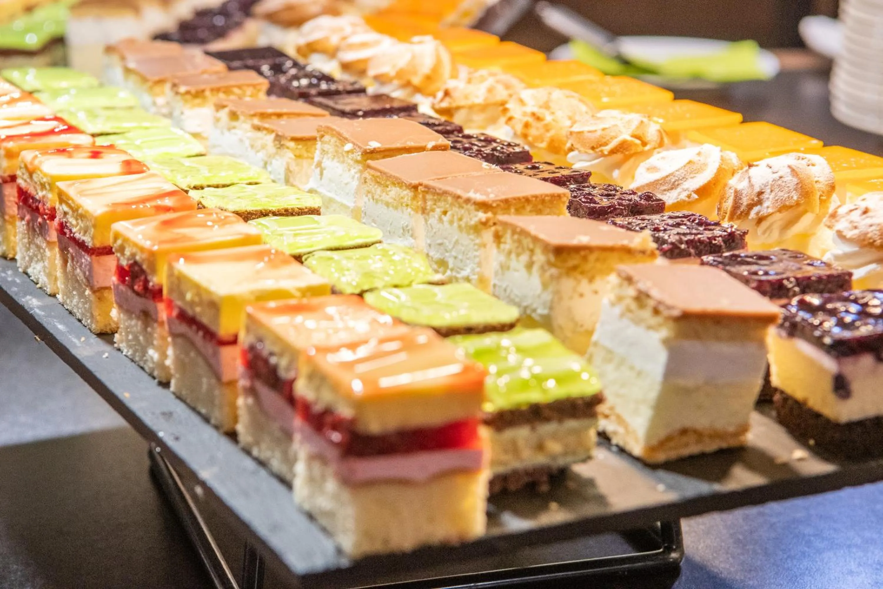 Restaurant/places to eat in CE Plaza Hotel