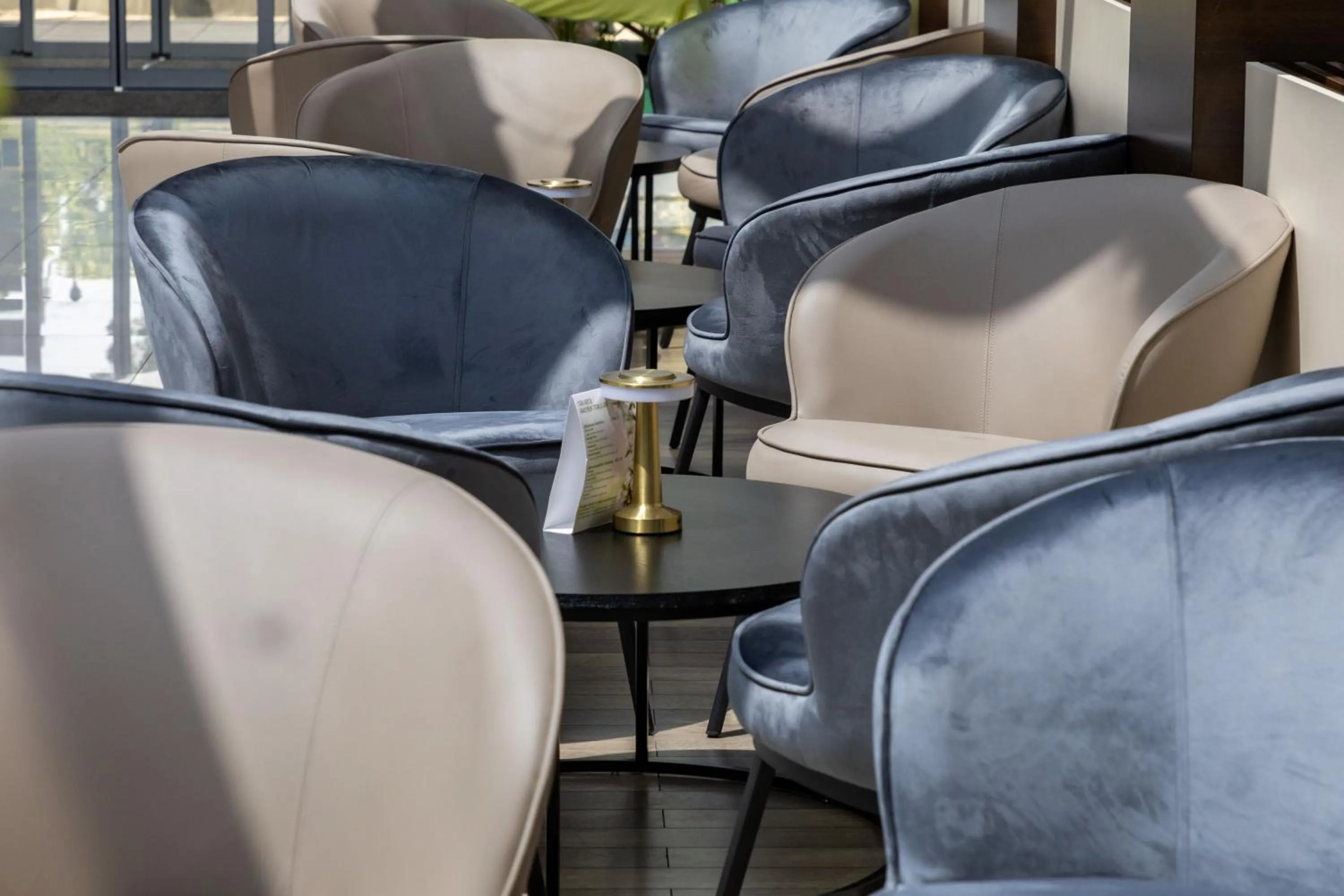 Living room in CE Plaza Hotel