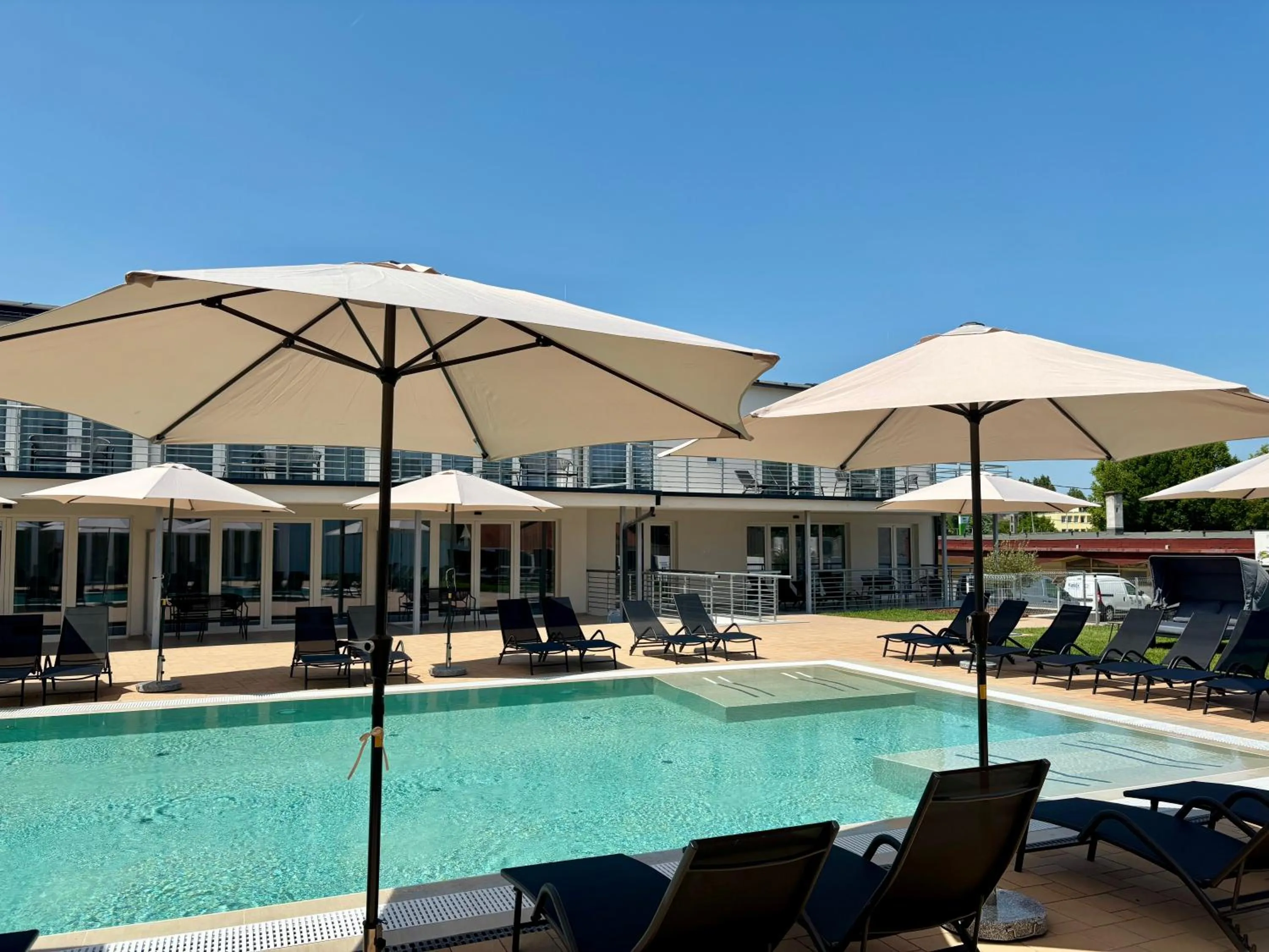 Patio in CE Plaza Hotel