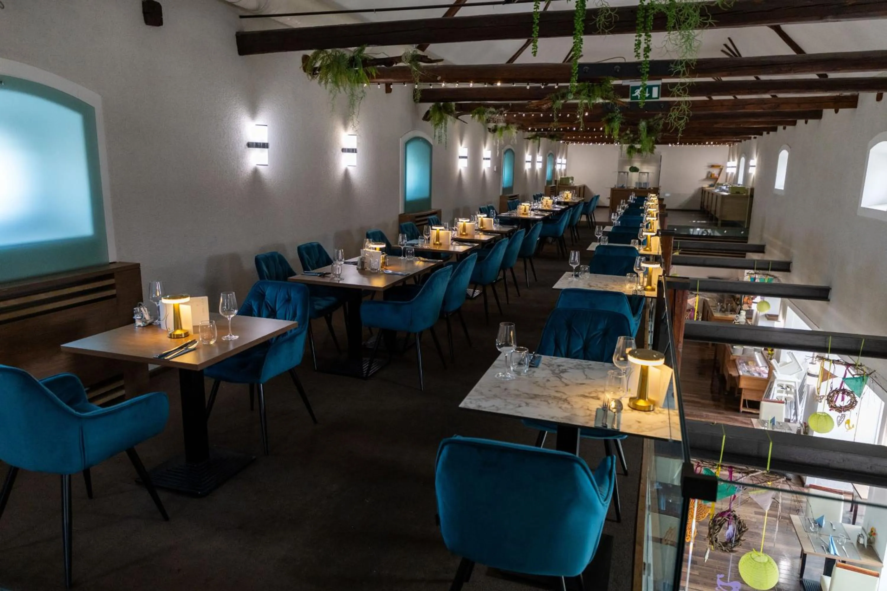 Restaurant/places to eat in CE Plaza Hotel