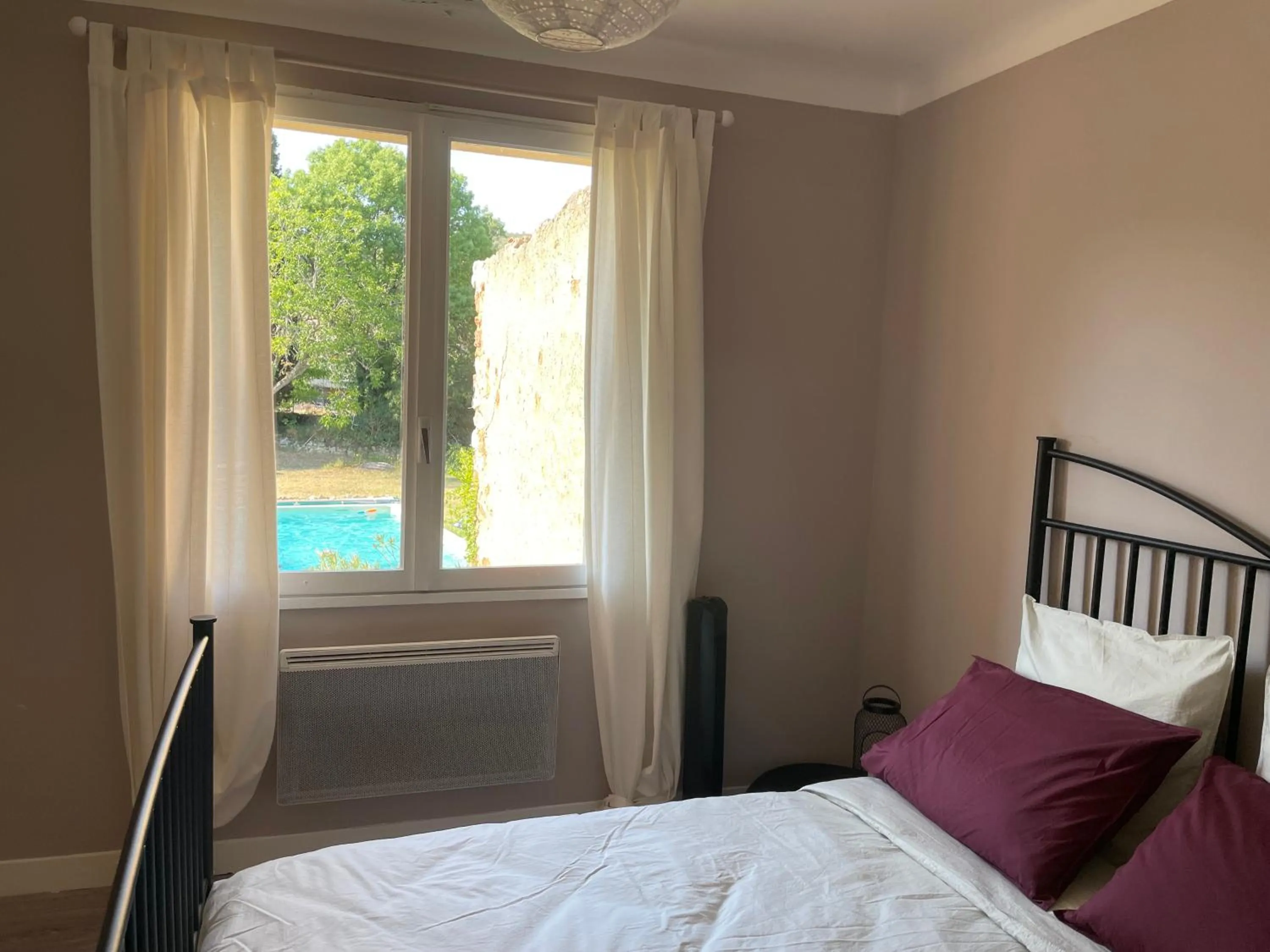 Pool view, Bed in Monte Vinea