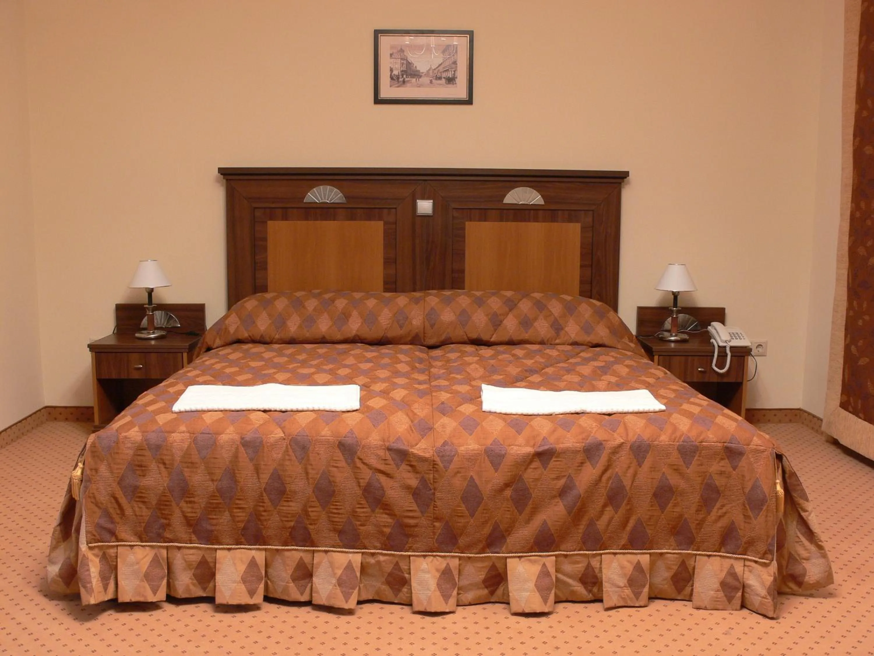 Bed in Öreg Miskolcz Hotel