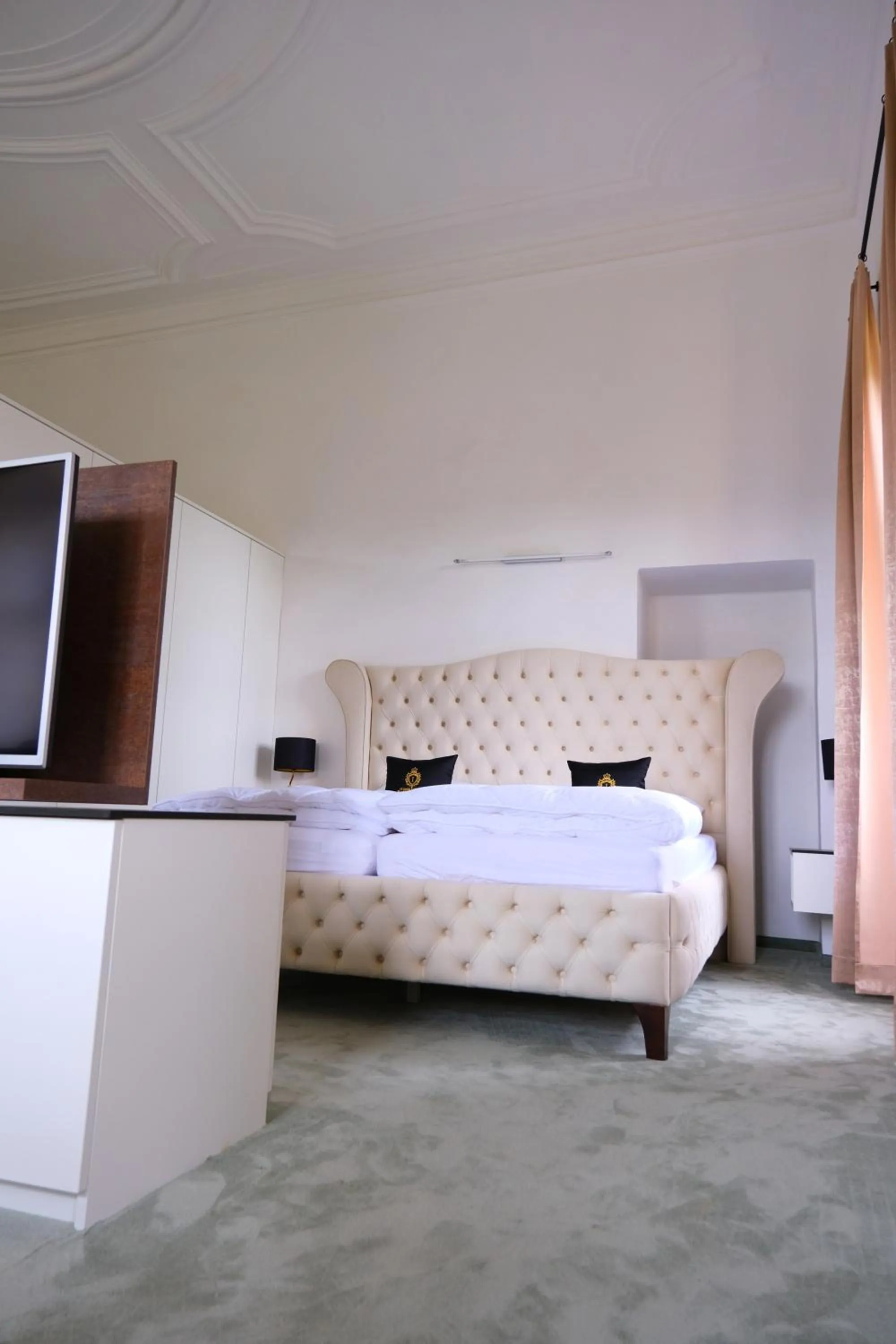 Bedroom, Bed in Innviertler Versailles