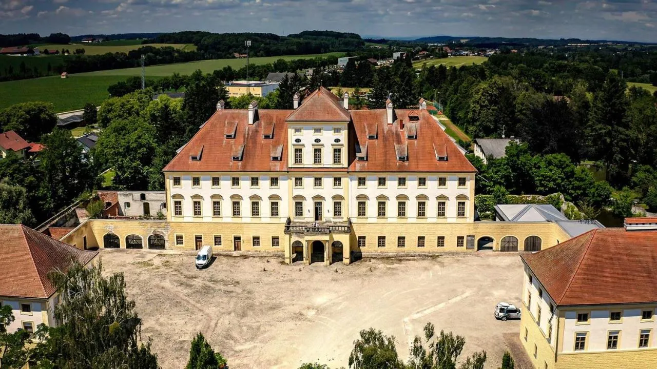 Property building in Innviertler Versailles