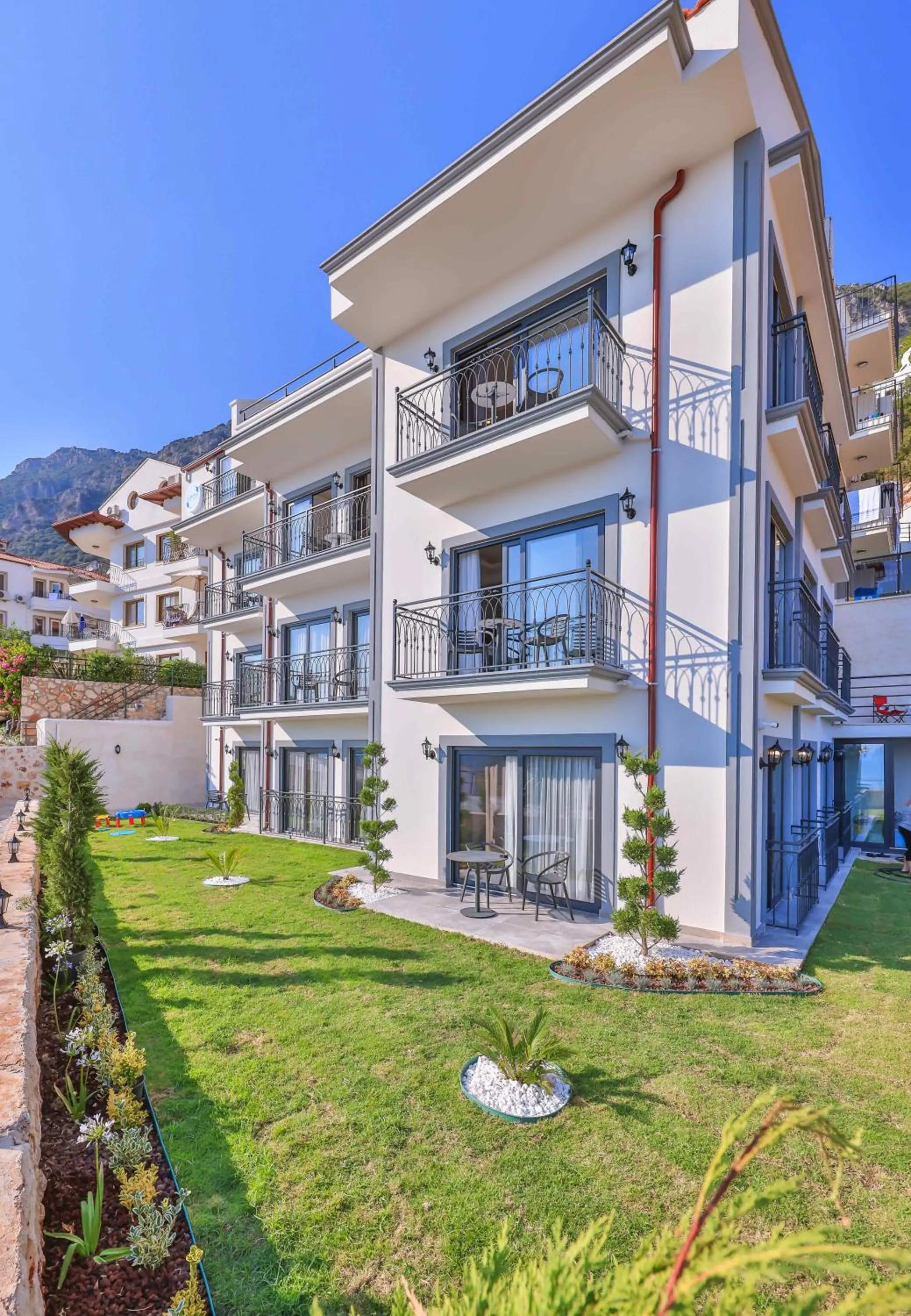 Property building in Lobelya Suites