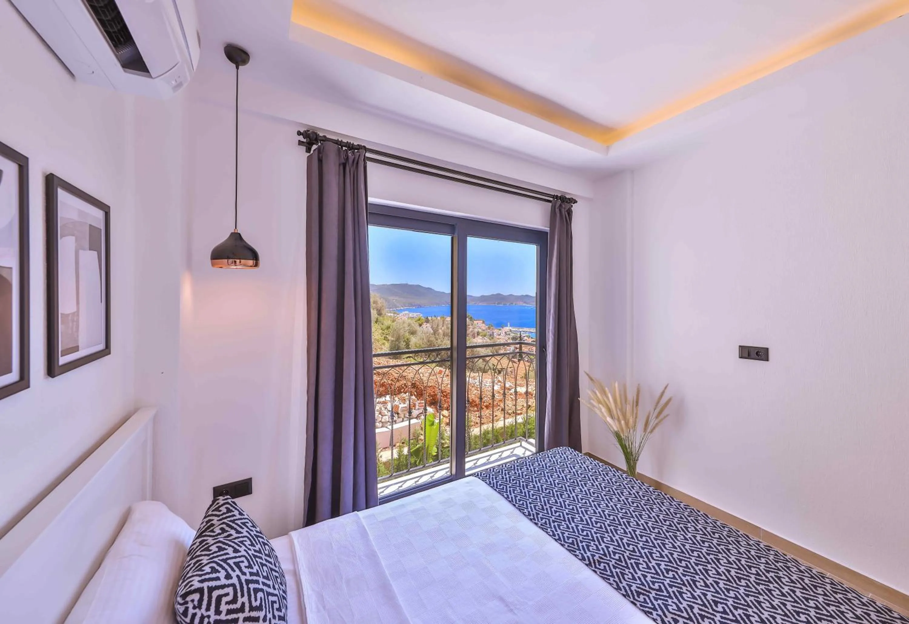 Bed in Lobelya Suites