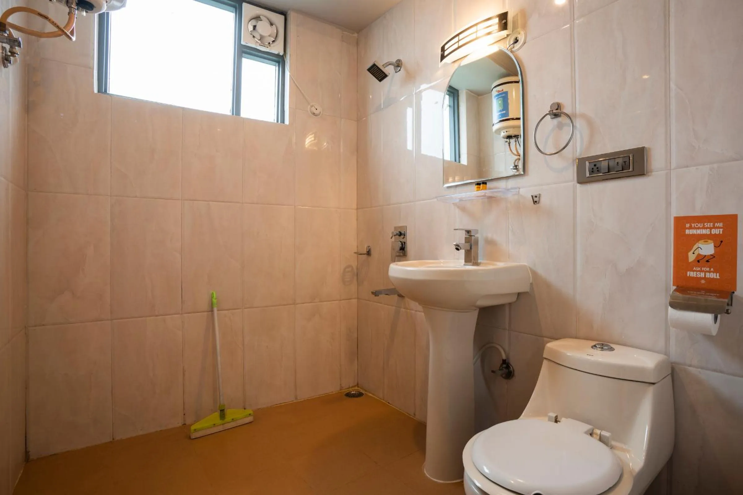 Shower in Zostel McLeodganj