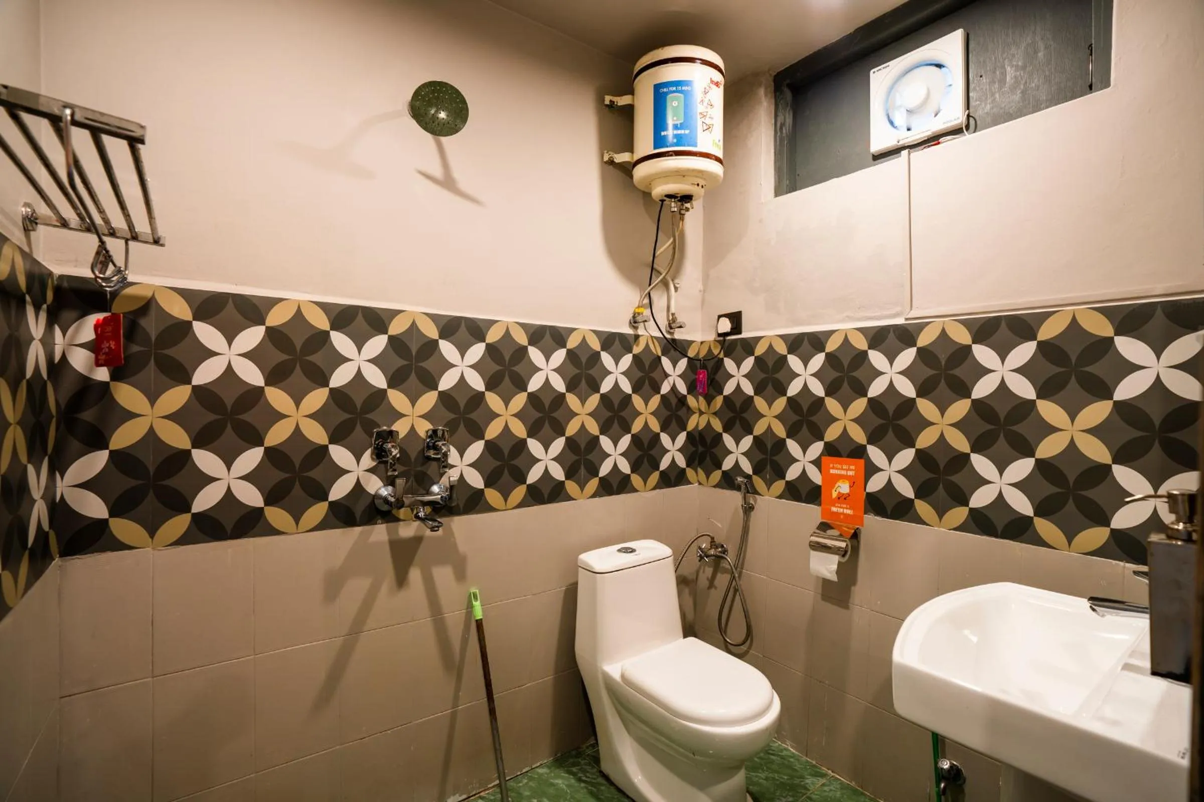 Toilet in Zostel McLeodganj