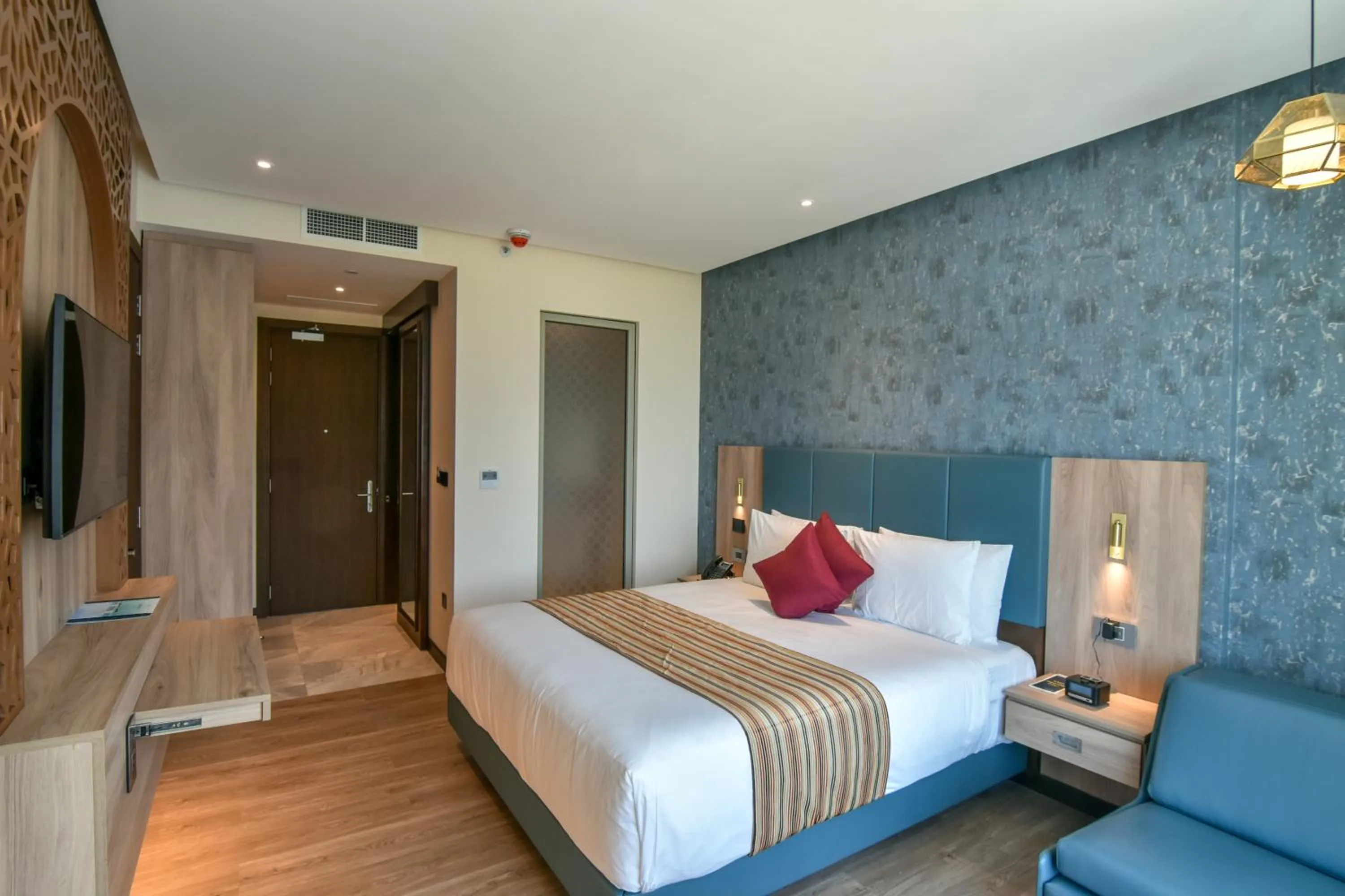 Bedroom, Bed in Golden Tulip Zanzibar Airport Hotel & Spa