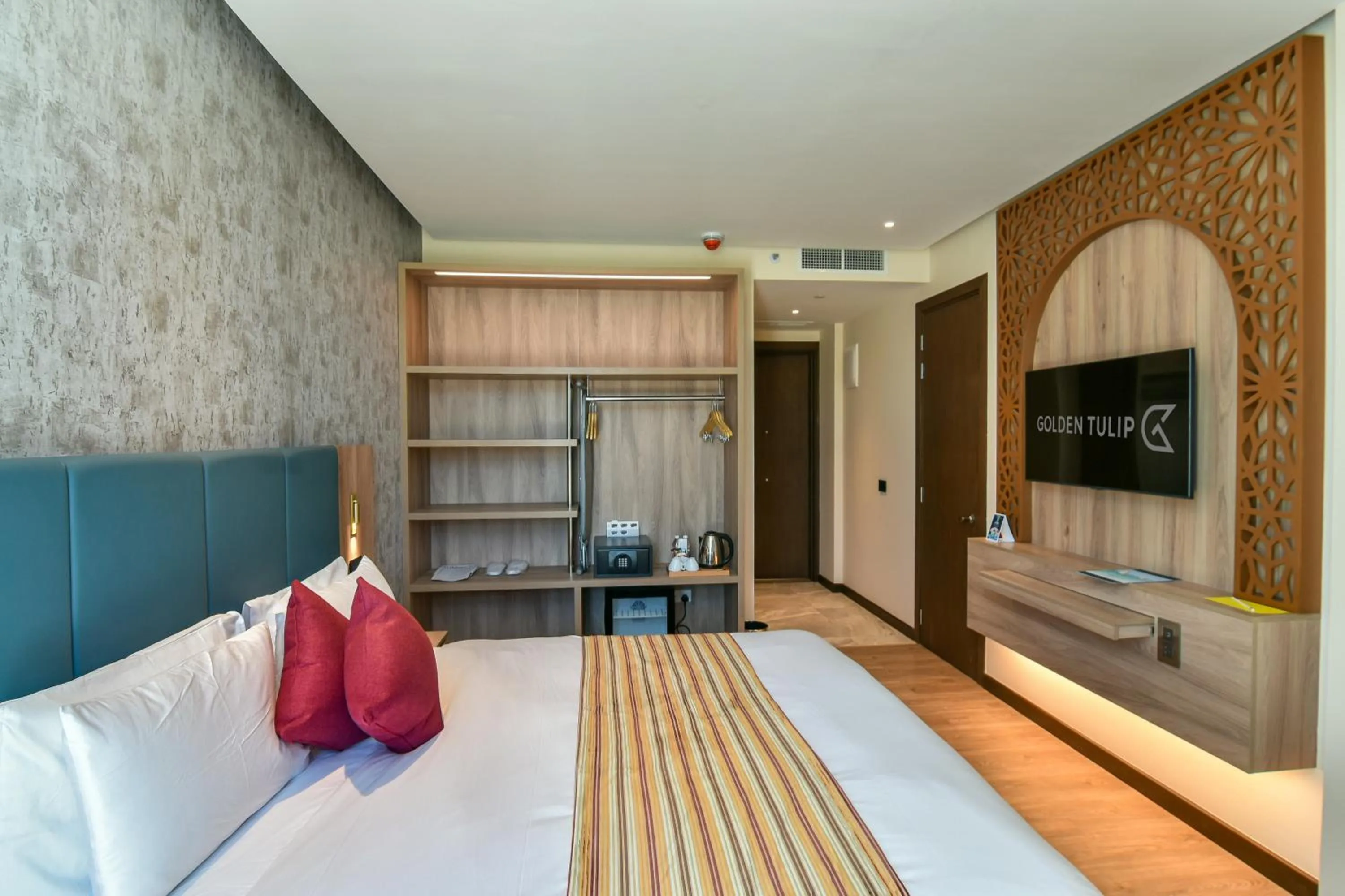 City view, Bed in Golden Tulip Zanzibar Airport Hotel & Spa