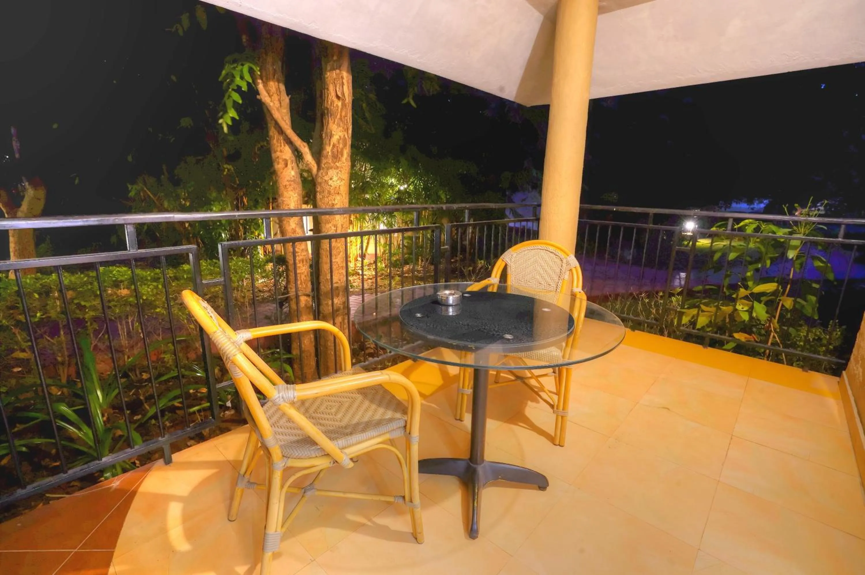 Balcony/Terrace in Bundela Bandhavgarh by Octave