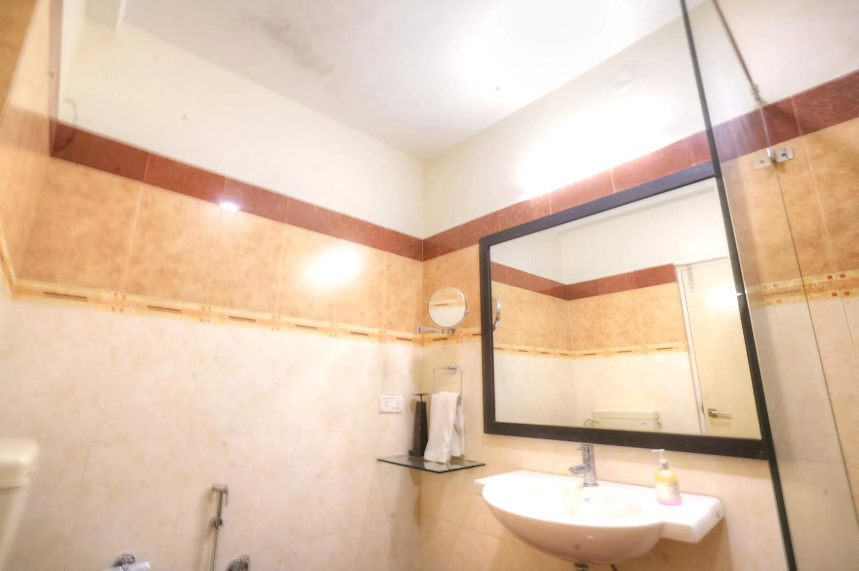 Bathroom in Bundela Bandhavgarh by Octave