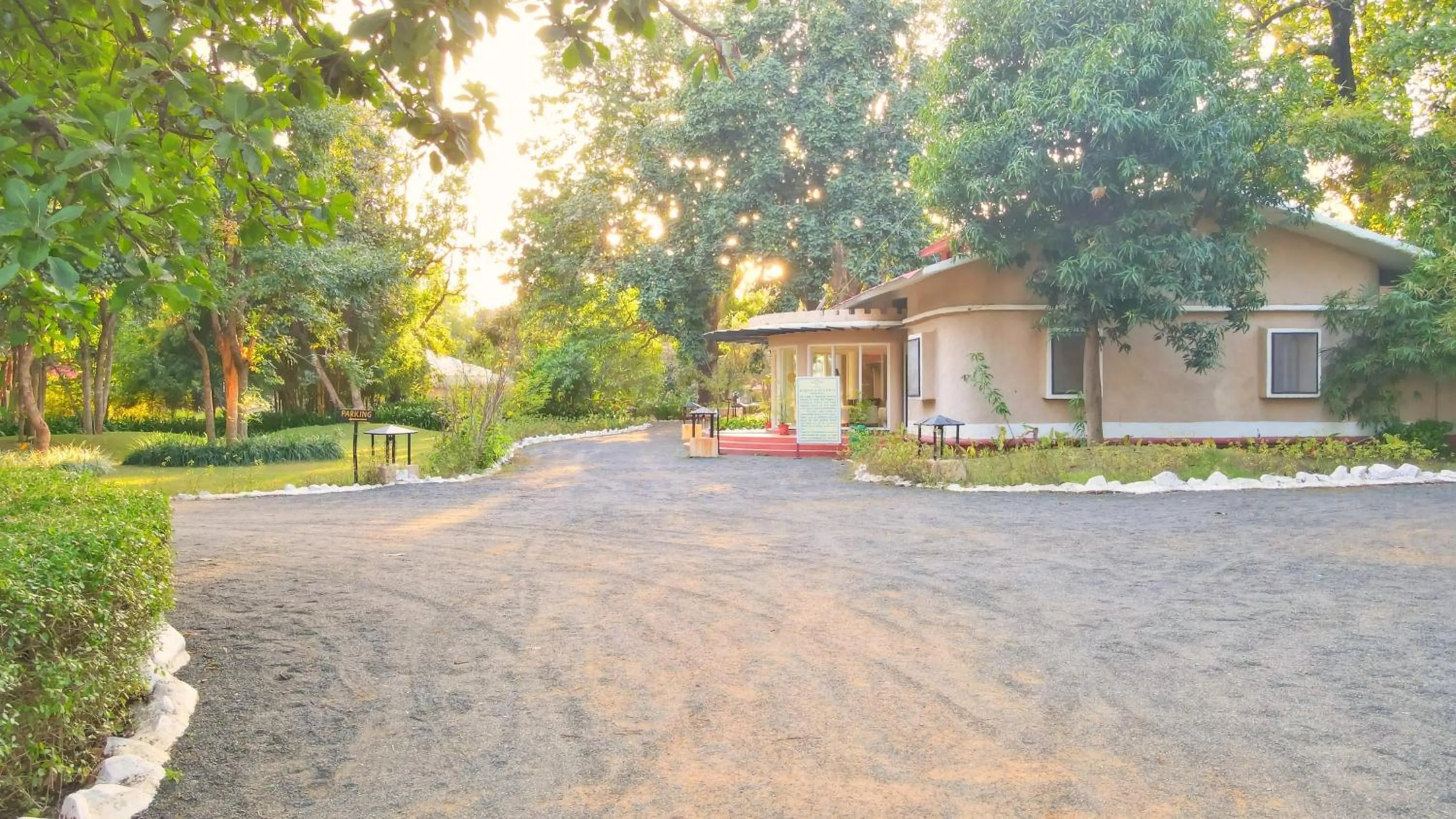 Facade/entrance in Bundela Bandhavgarh by Octave
