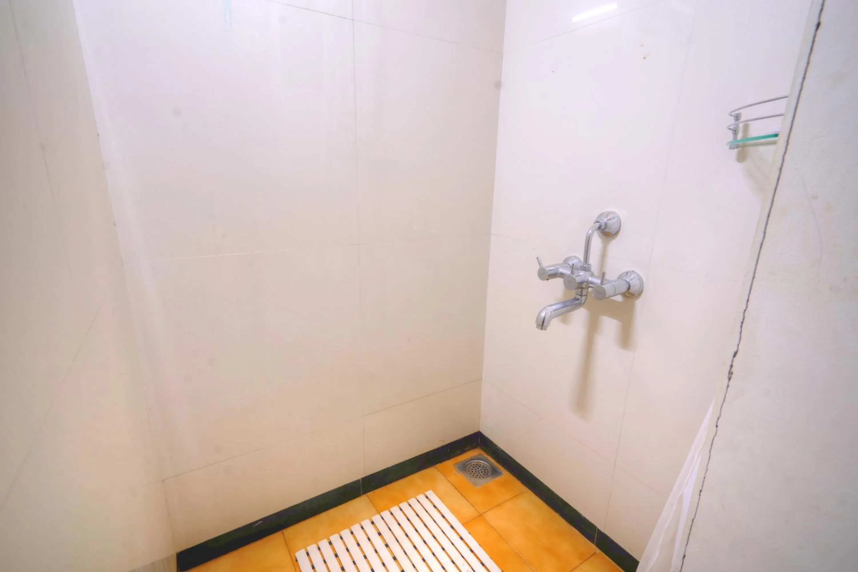 Bathroom in Bundela Bandhavgarh by Octave