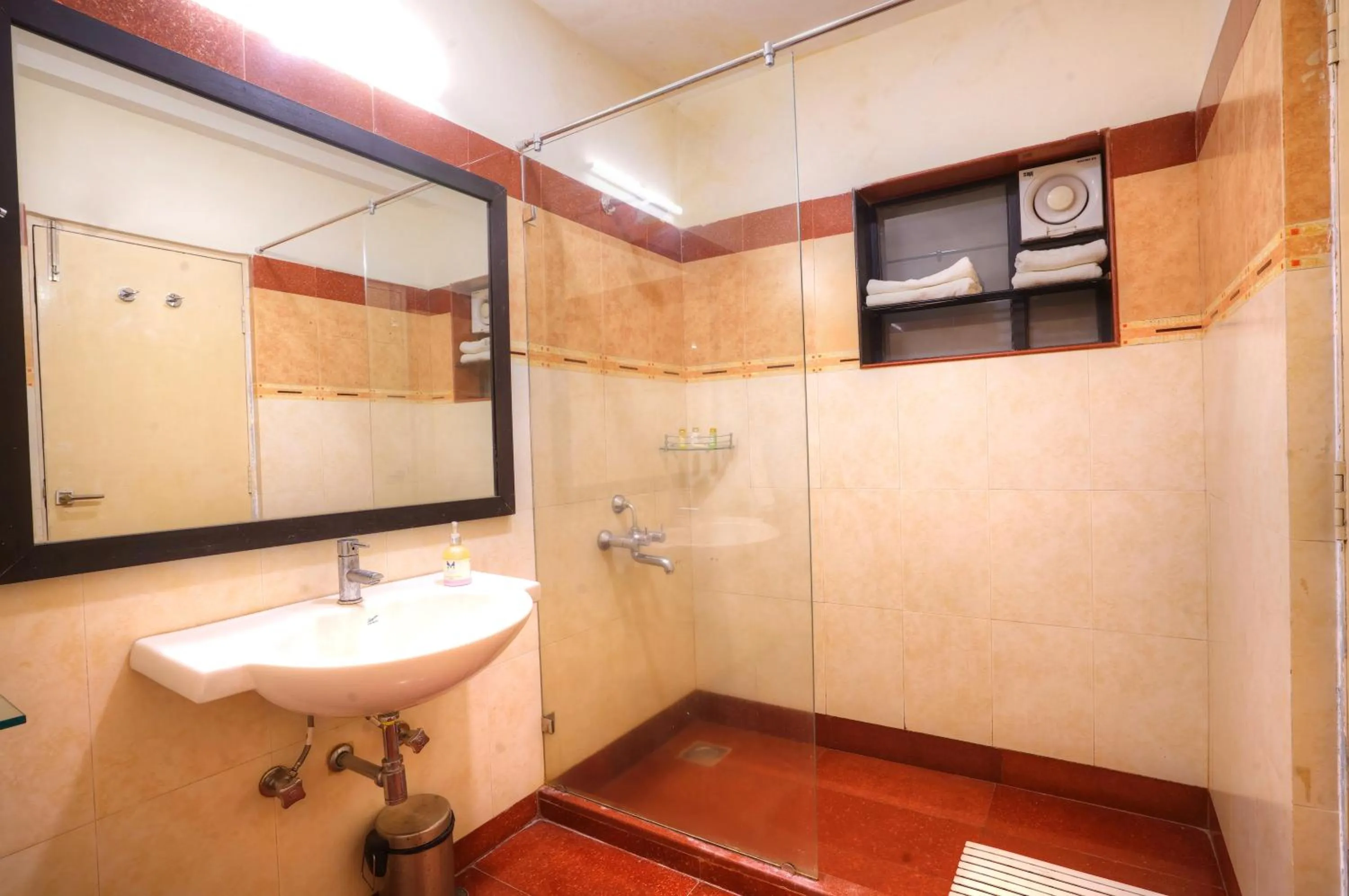 Bathroom in Bundela Bandhavgarh by Octave